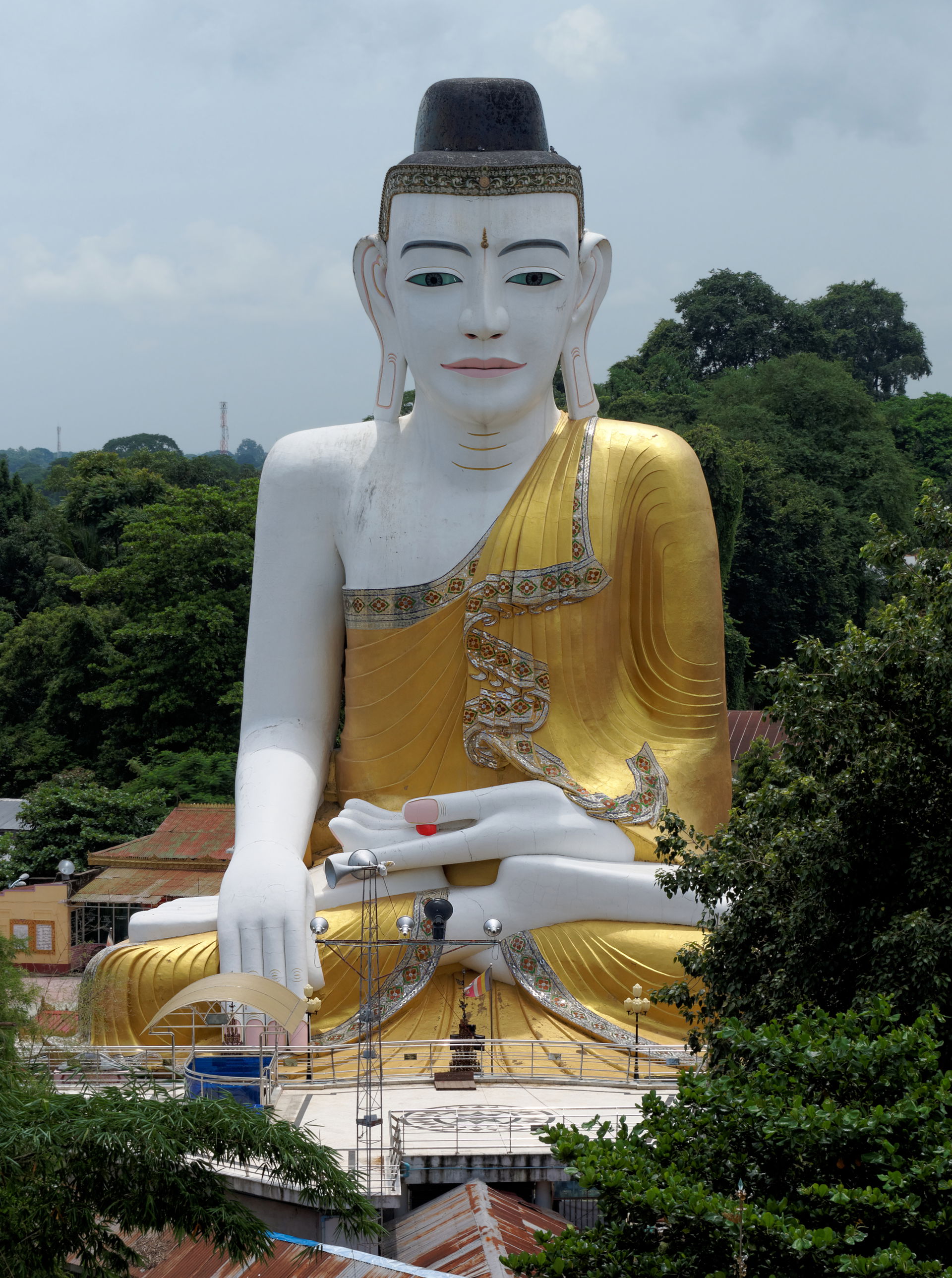 Buddha statue at Sehtatgyi Paya in Pyay, Myanmar