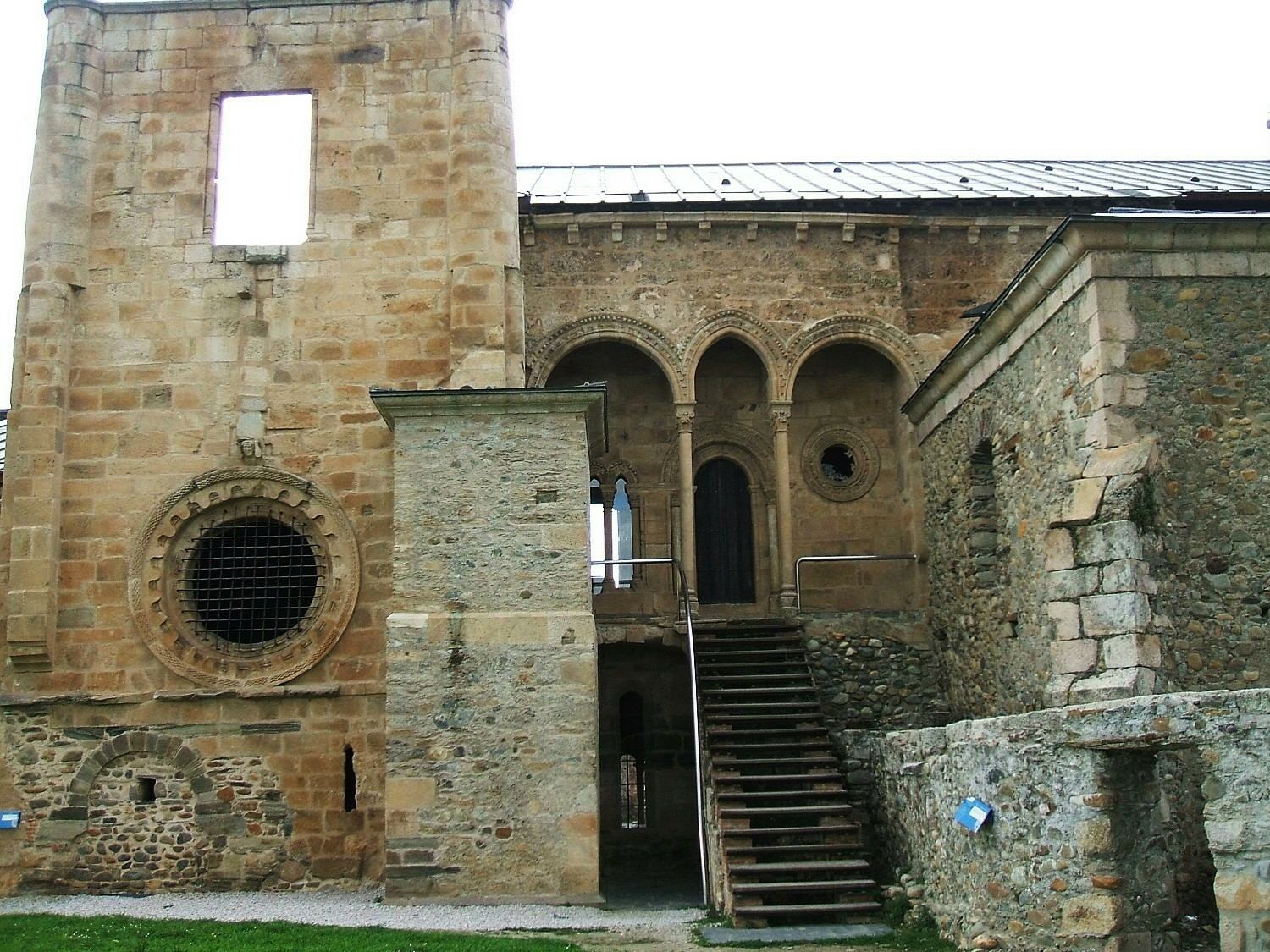 es:Monasterio de Santa María de Carracedo, en Carracedo del Mon…