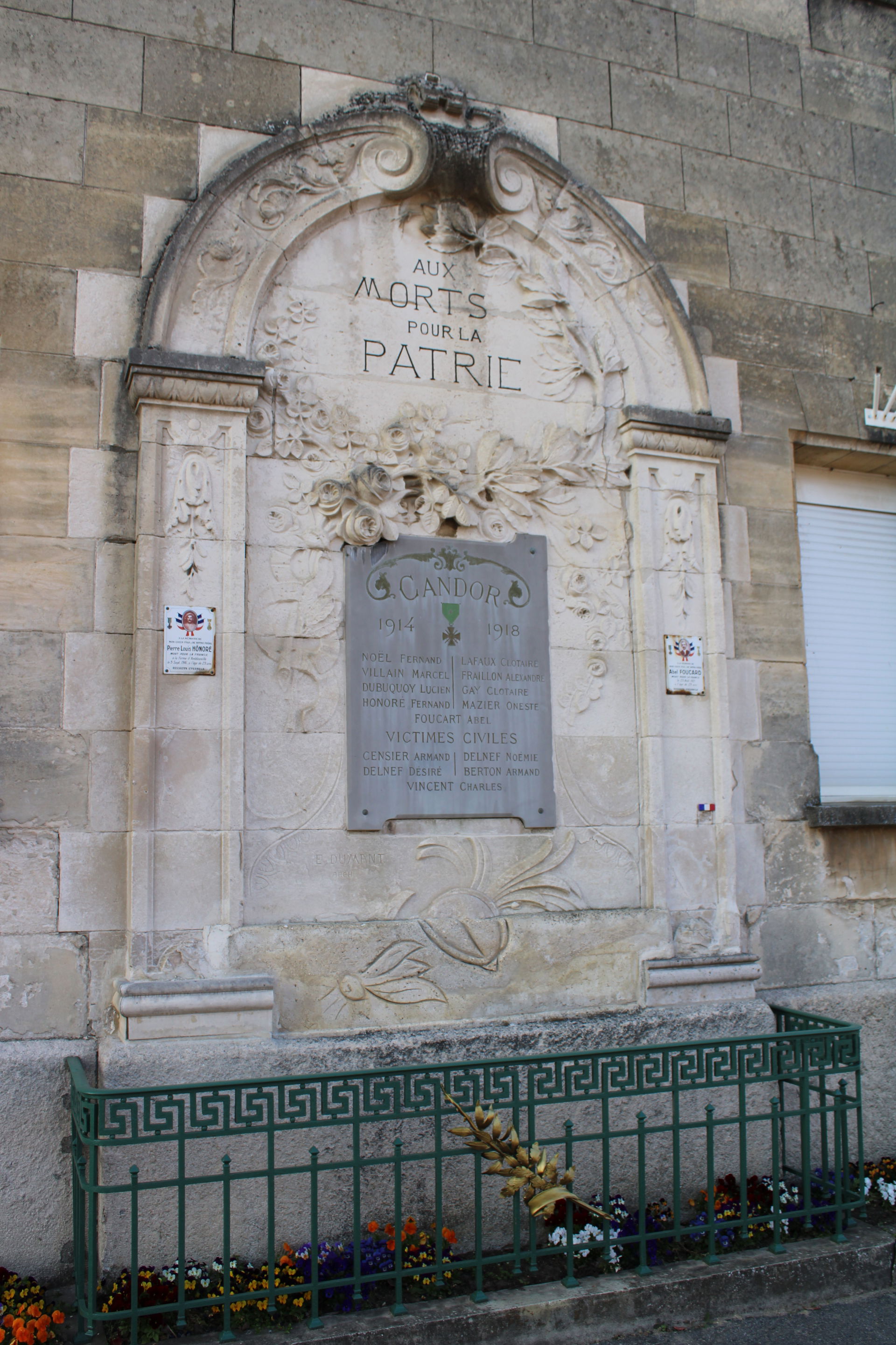 Le monument aux morts.
