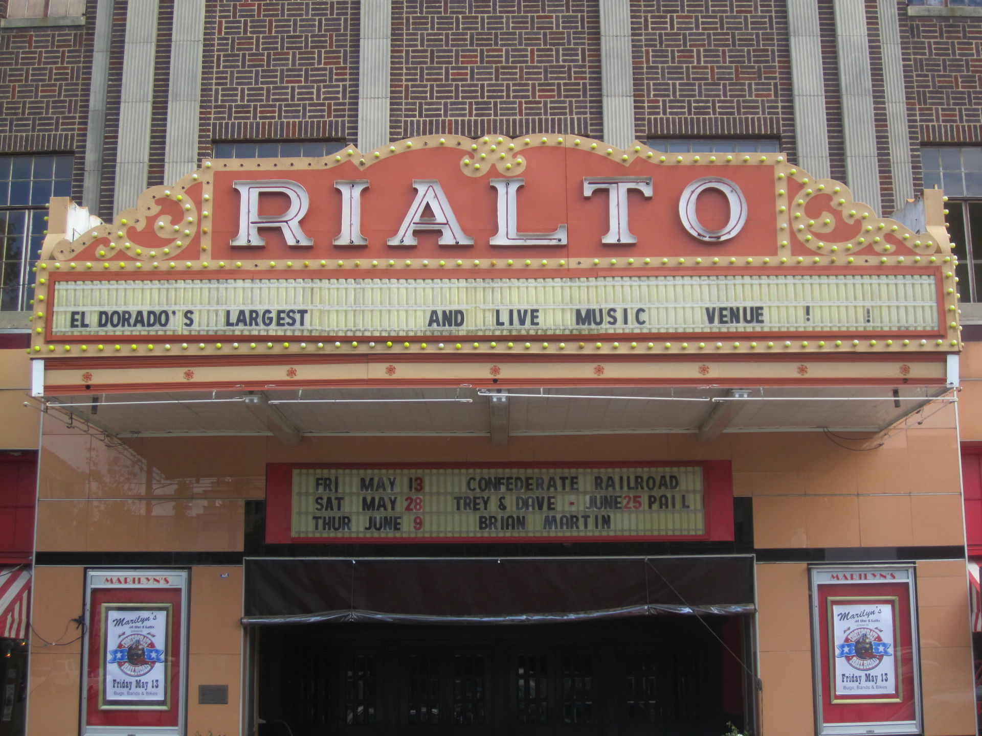 I took photo of Rialto Theater in El Dorado, AR, with Canon cam…