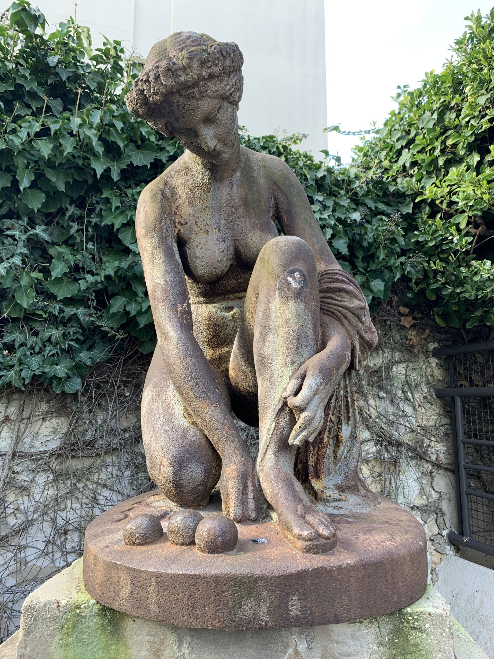 Statue of Vénus, villa Mariotte in Saint-Maur-des-Fossés, Franc…