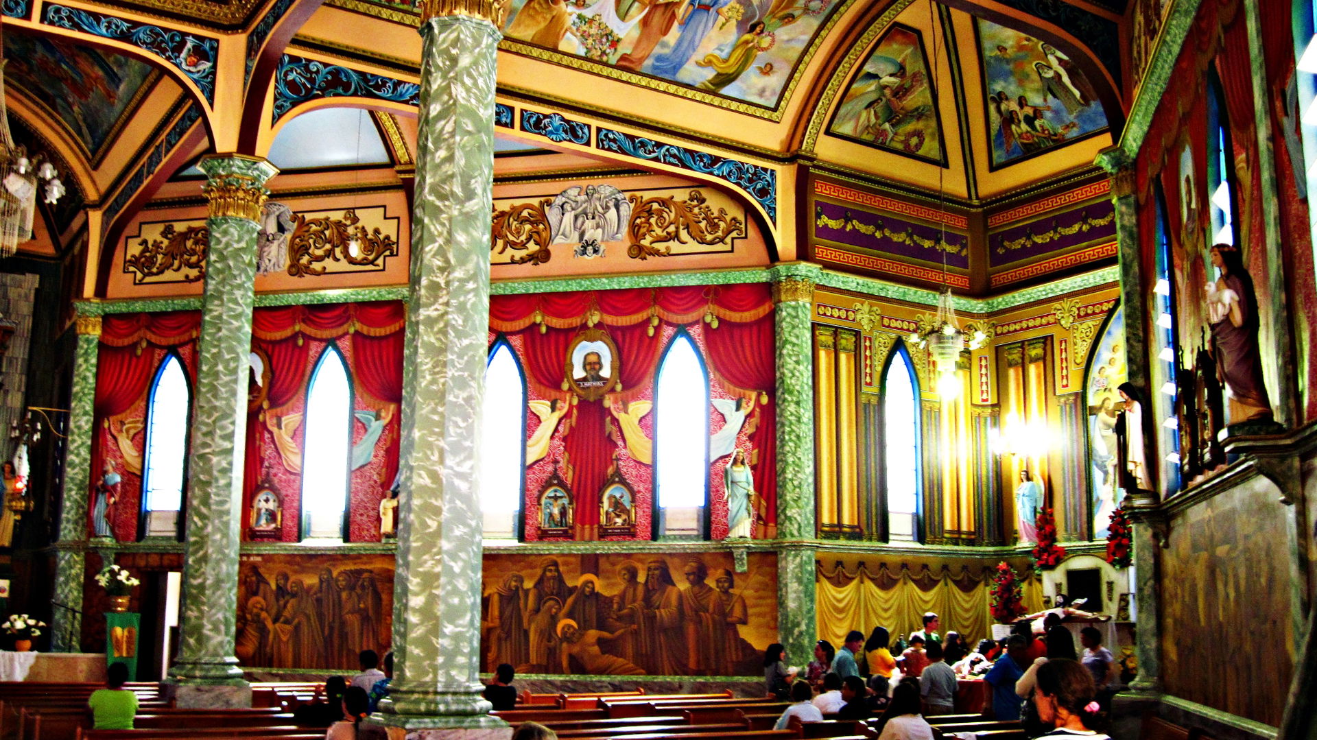 Interior da Igreja Matriz de Bom Jesus