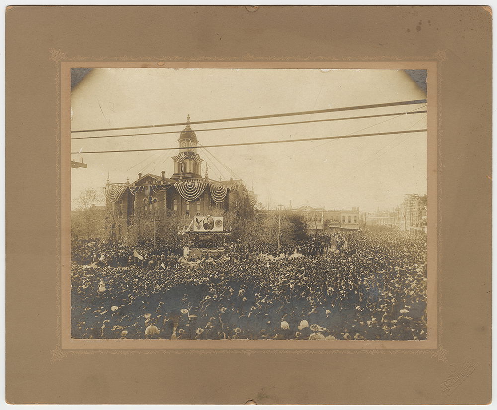 Title: [Crowds Listening to Speech by President Theodore Roosev…