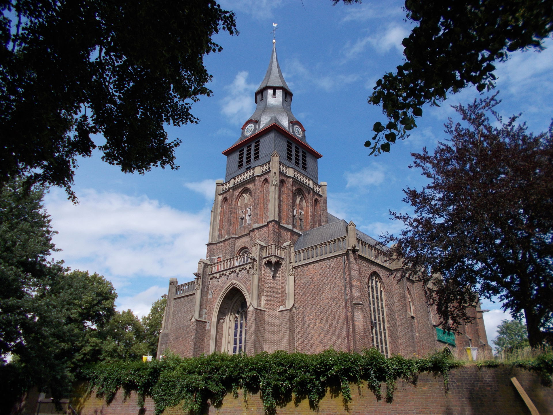 Katholische Wallfahrtskirche Sankt Peter und Paul in Kranenburg.