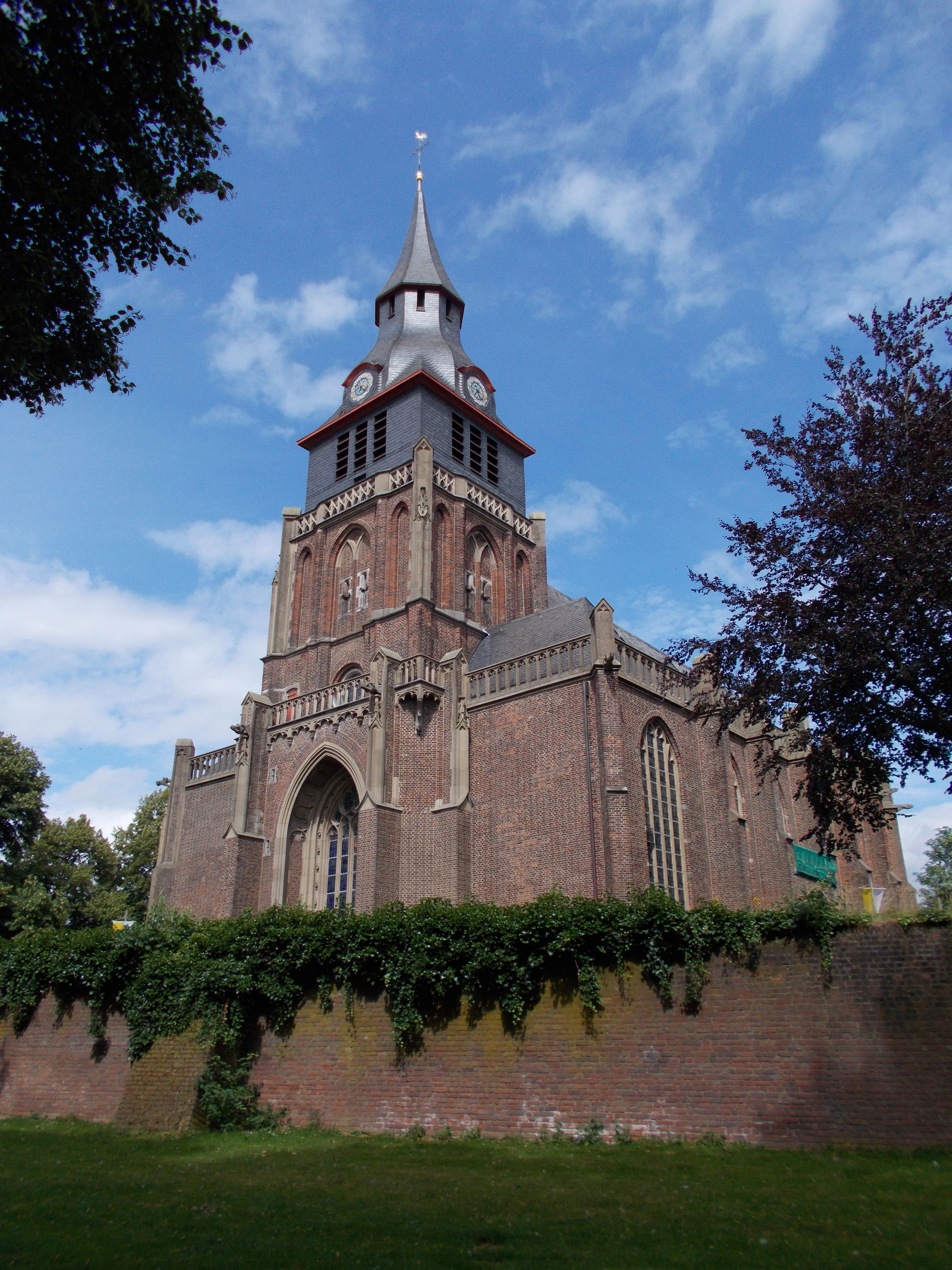 Katholische Wallfahrtskirche Sankt Peter und Paul in Kranenburg.