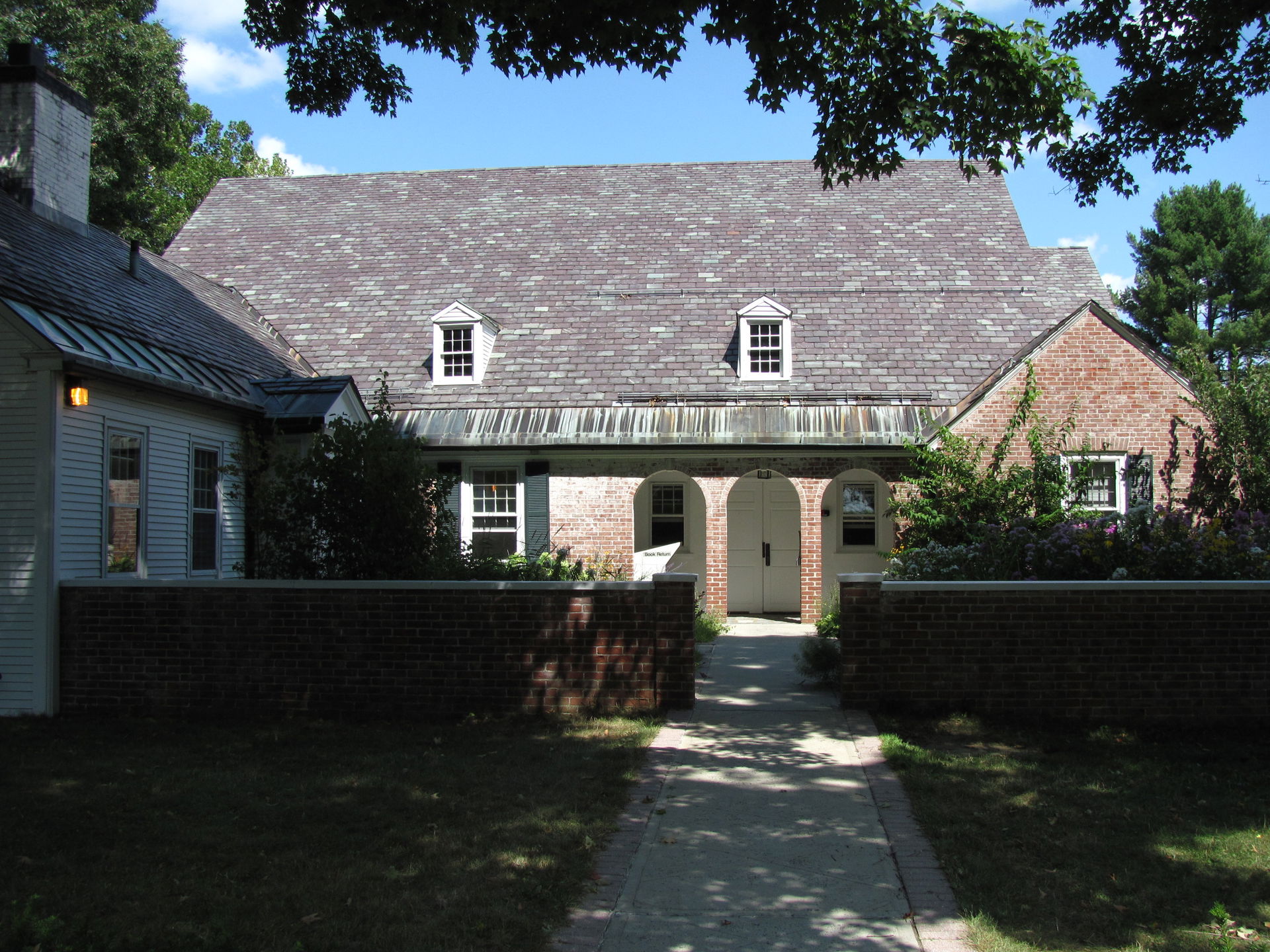 Munson Memorial Library, South Amherst Massachusetts