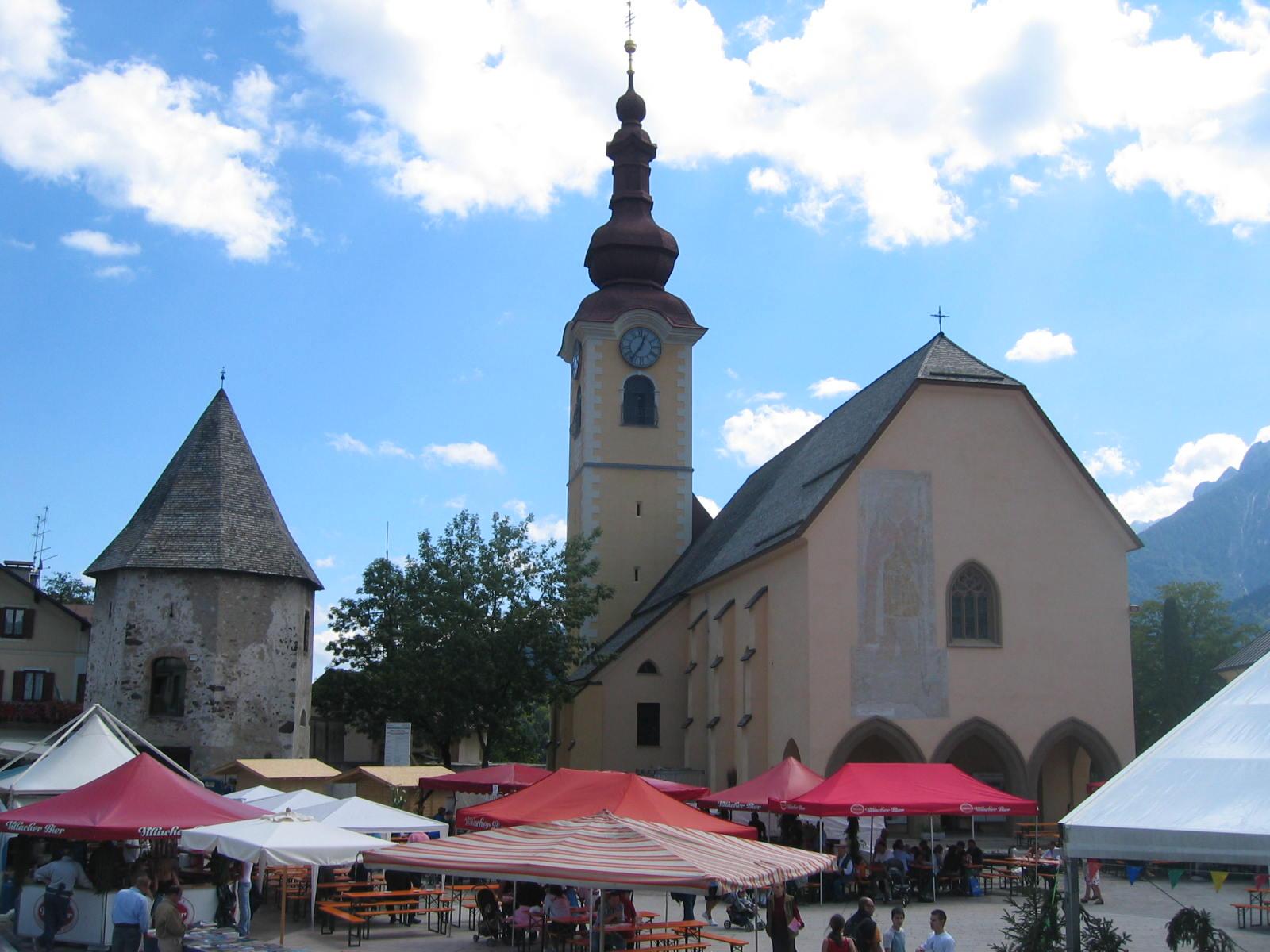 Tarvisio (Trbiž), main square

photo:Ziga 08:16, 9 February 200…