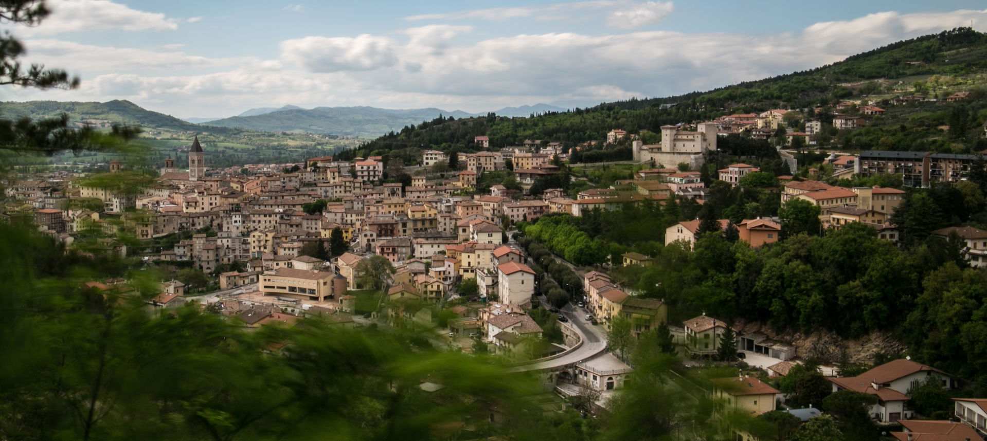 Panoramica del centro storico di Gualdo Tadino