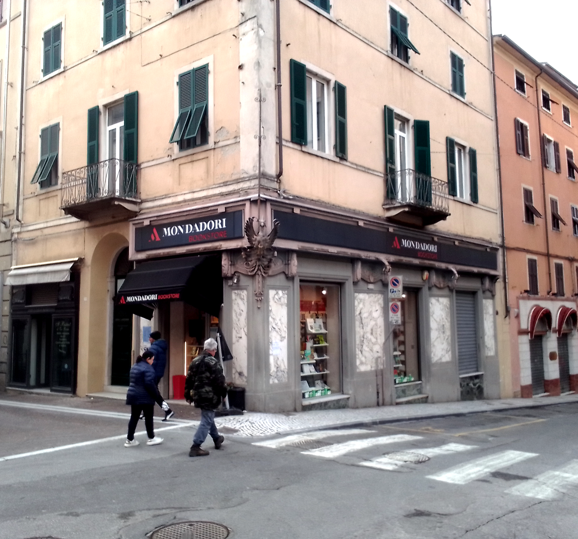 Mondadori Bookstore in Carrara (MS), nearby Accademia di belle …