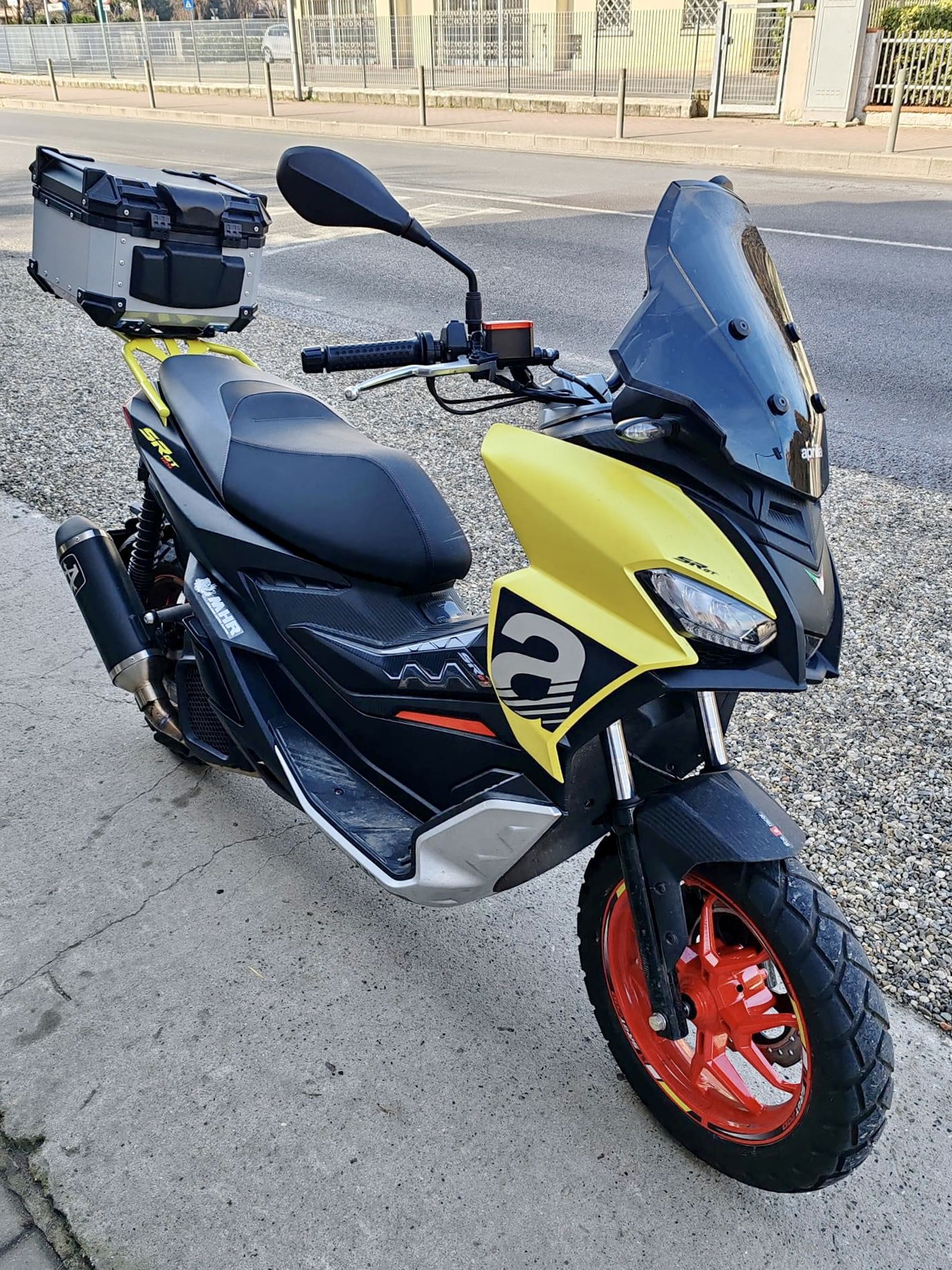 Aprilia SR GT 200 motorscooter in Italy