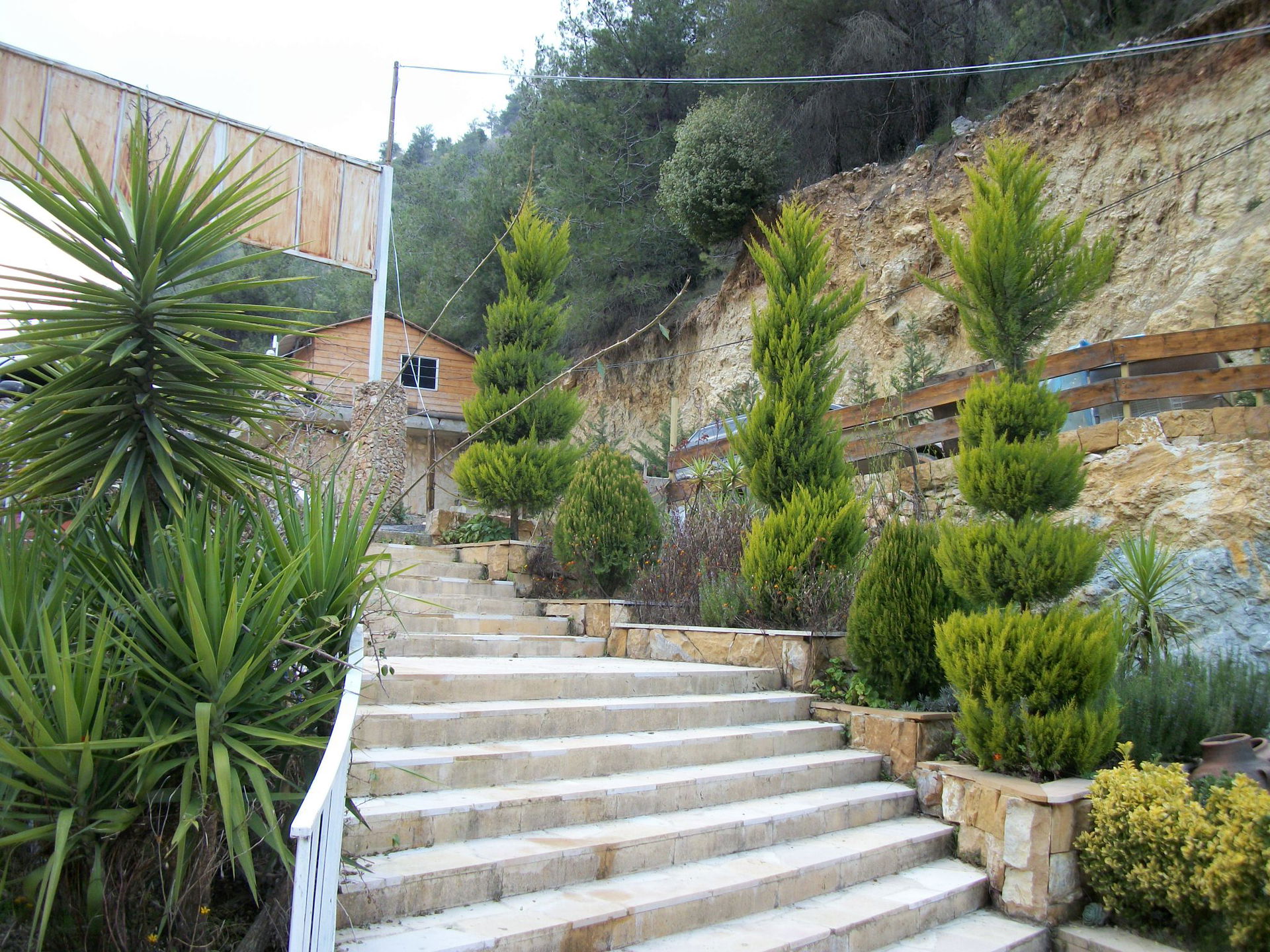 Escalier allant du parking aux maisons indépendante et au resta…