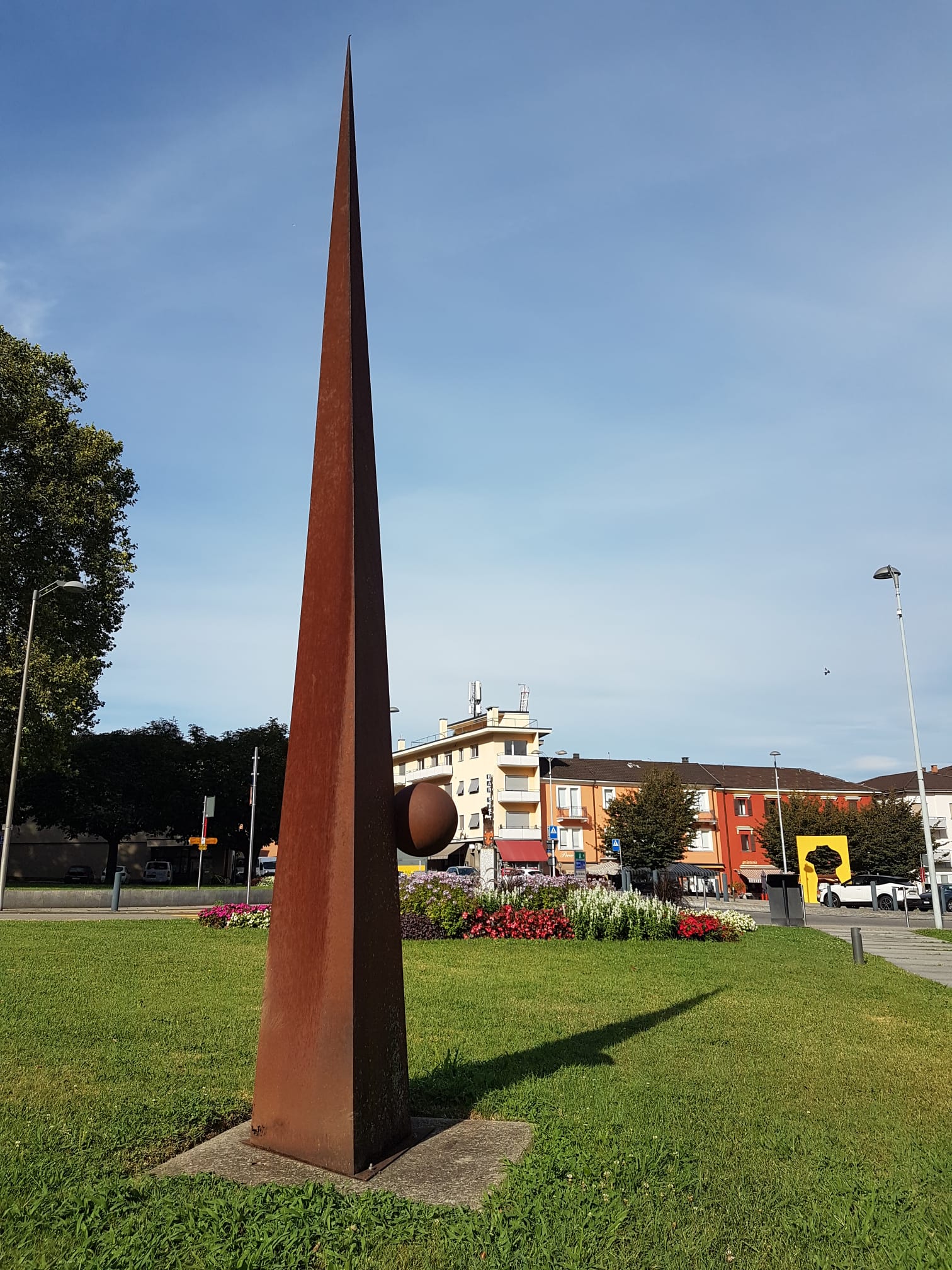 Scultura. Autore e titolo sconosciuti. Esposizione all'aperto A…