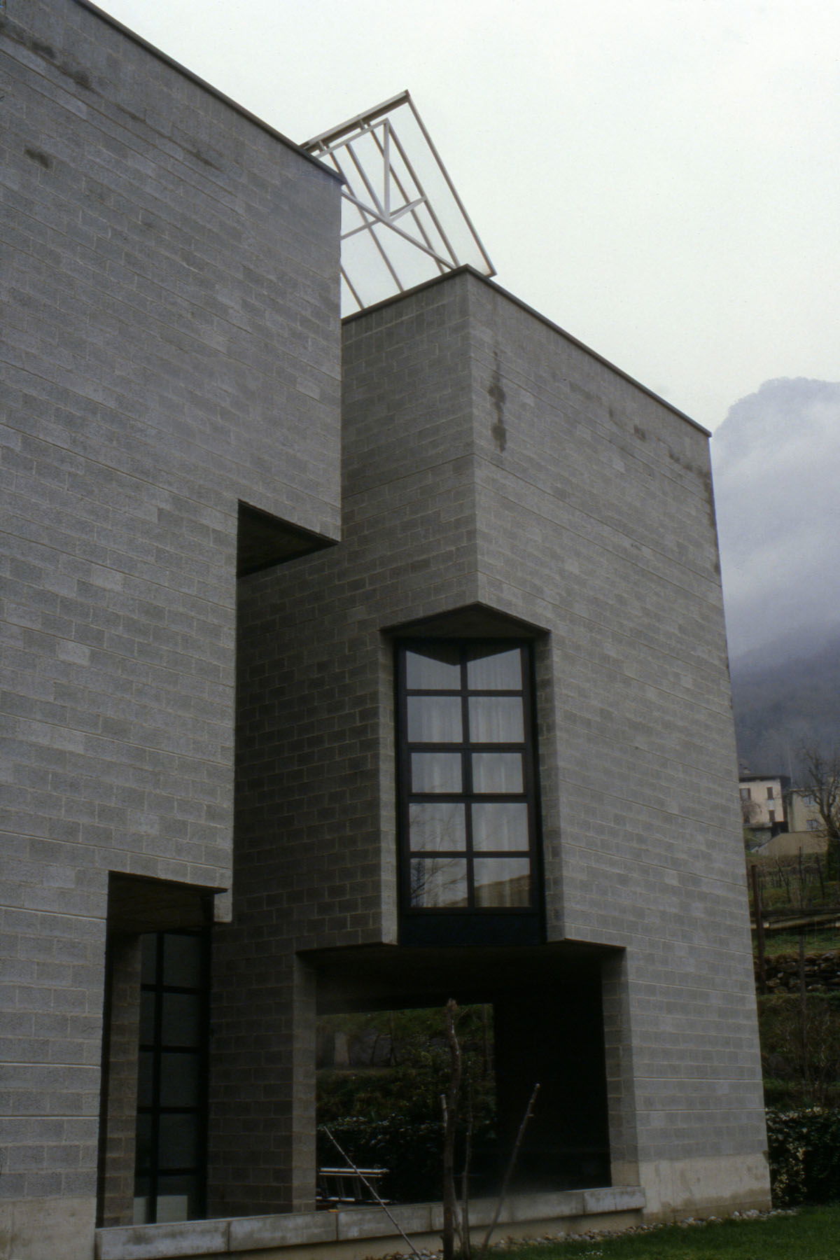 Pregassona, Casa Sampietro (arch. Mario Botta 1979-80)