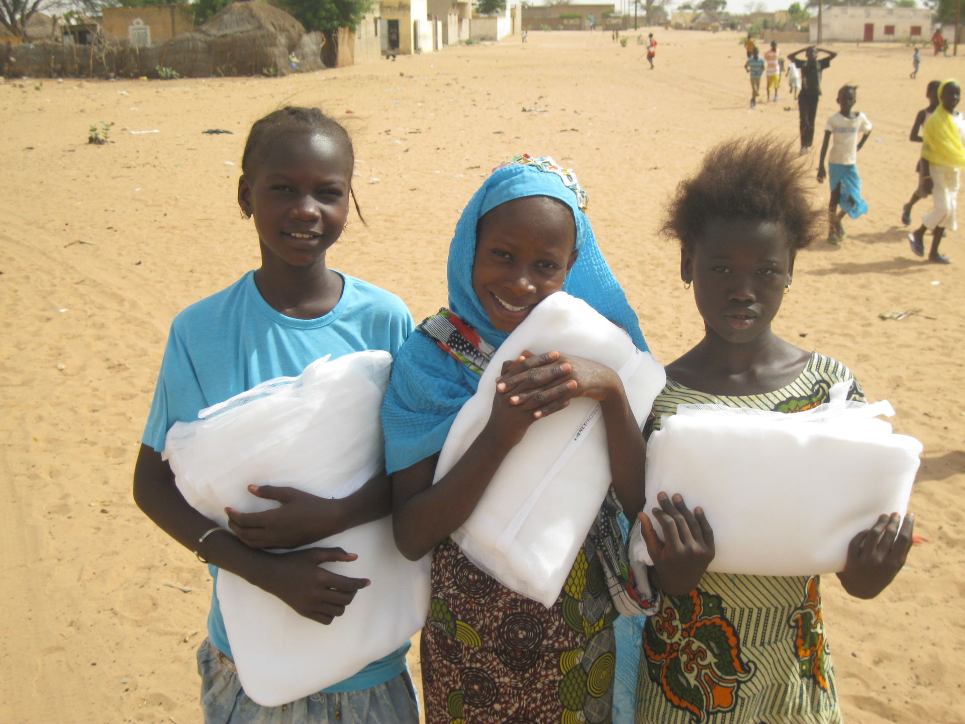Senegal 3 schoolgirls nets Linguere 2013 NetWorks