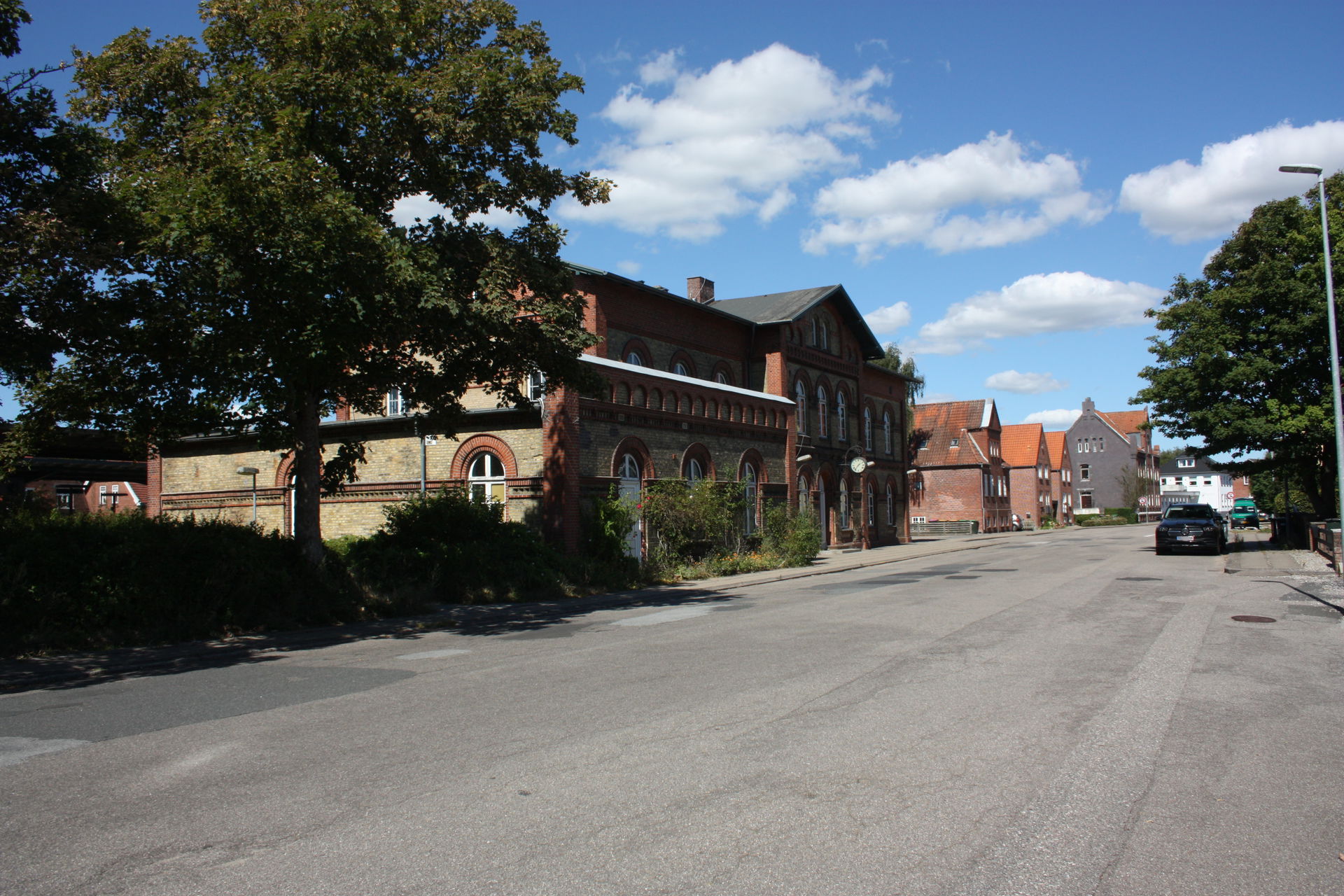 The street Jernbanegade with the station building in Tønder.
