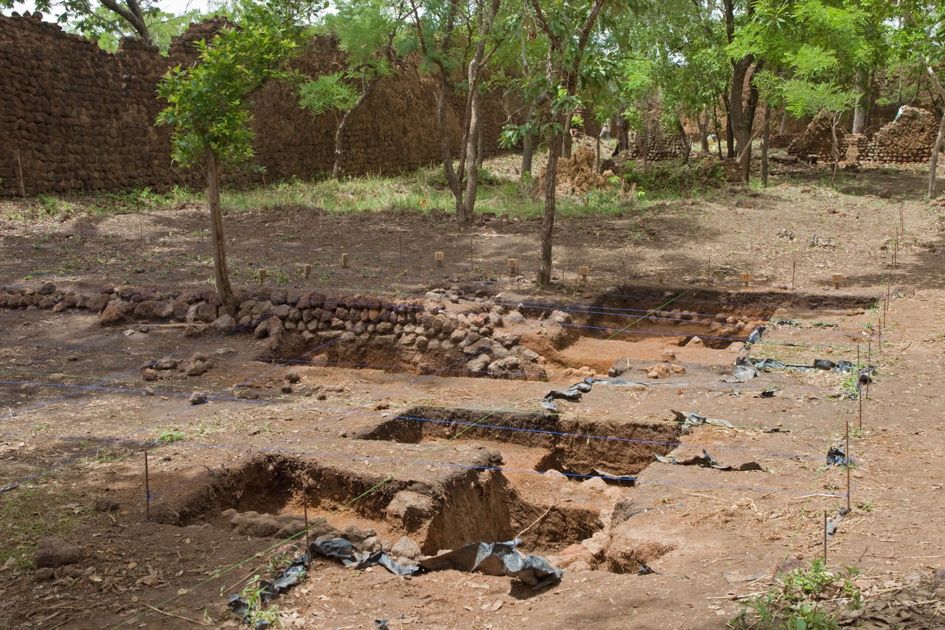 Archeological excavations at the Ruins of Loropéni (May 2016)
