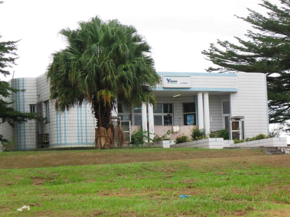 Bureau de poste à Kango
