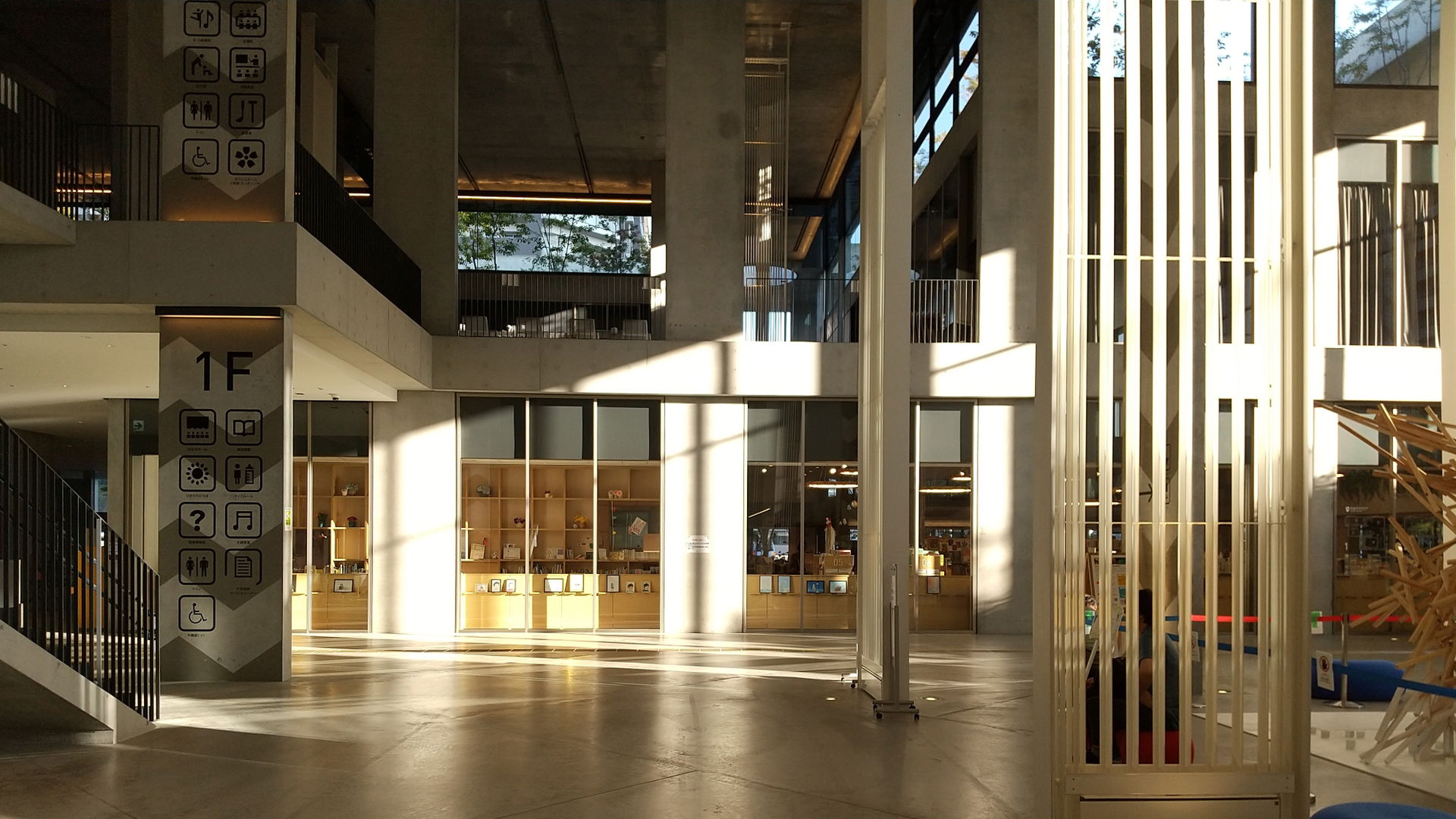 Namiki Square, Fukuoka Higashi Library, the northwest side (Add…