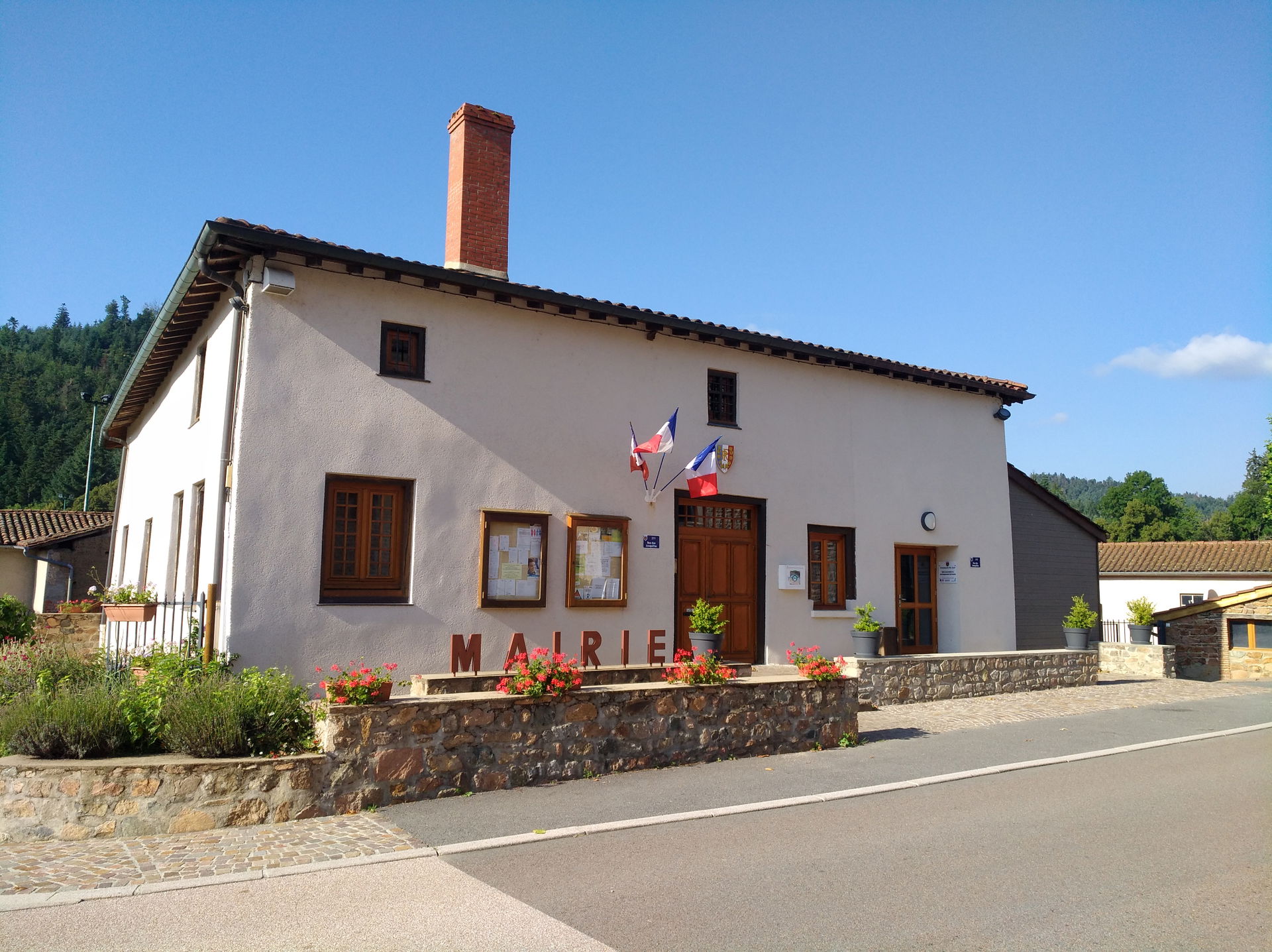 Mairie de Juré, dans le département de la Loire (France).