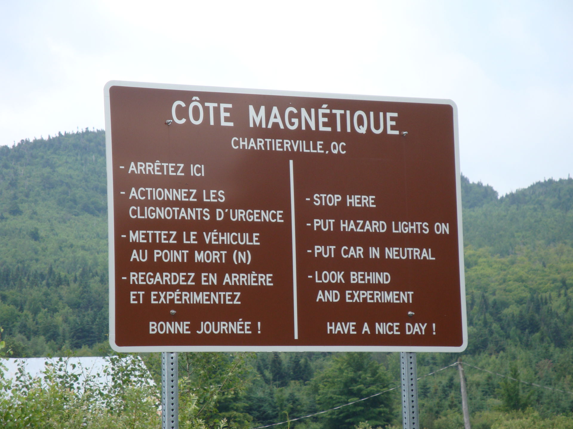 Magnetic Hill, Quebec, sign