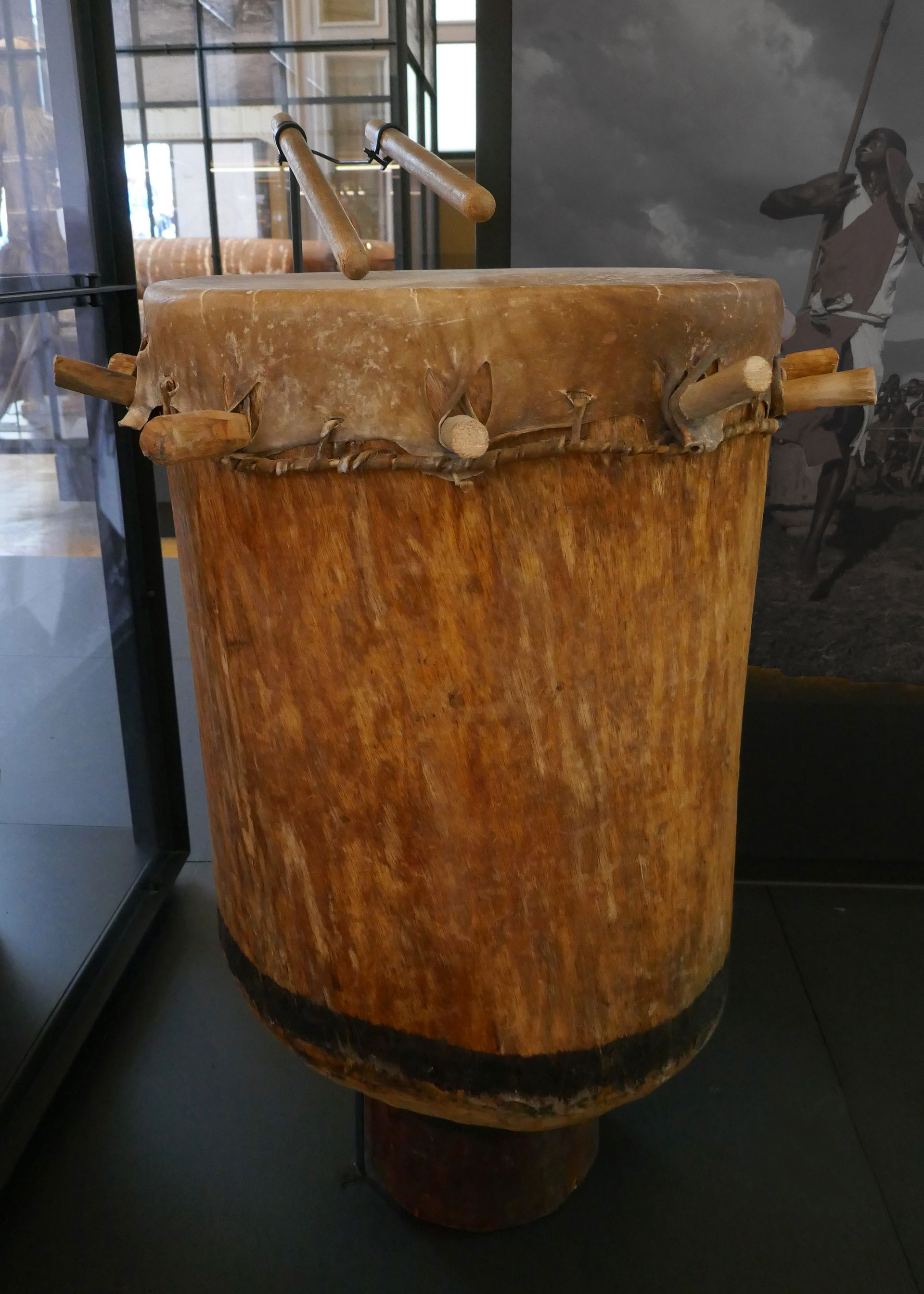 Tambour ouvert à une seule peau chevillée, en provenance de Git…