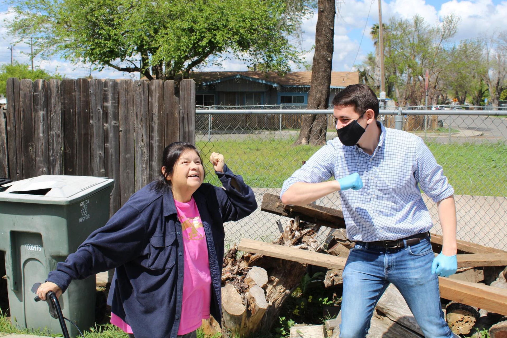 Who says helping your neighbors isn't fun? Thanks to the Salvat…
