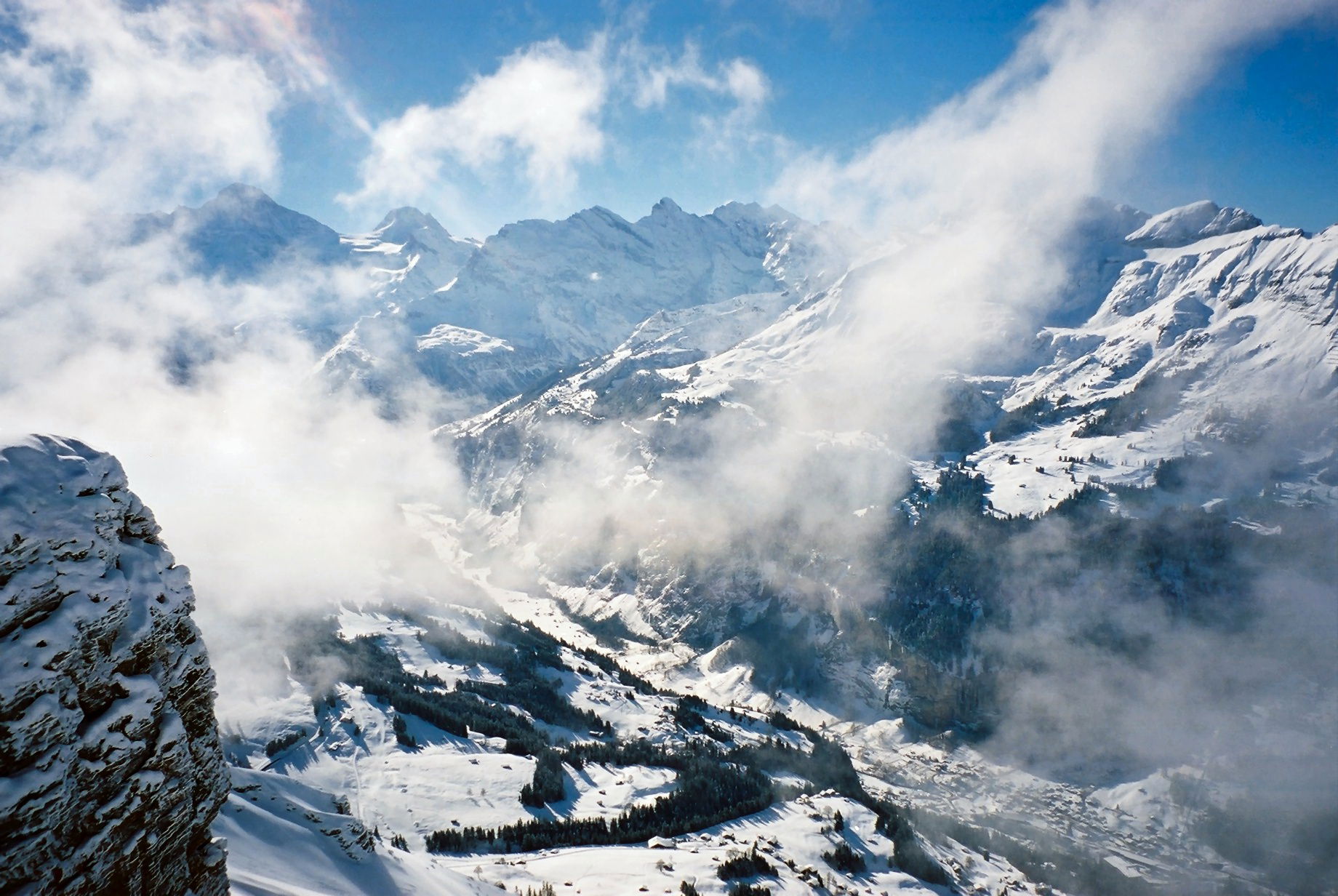 Photograph of Lauterbrunnen valley taken in February 2005 by Ke…