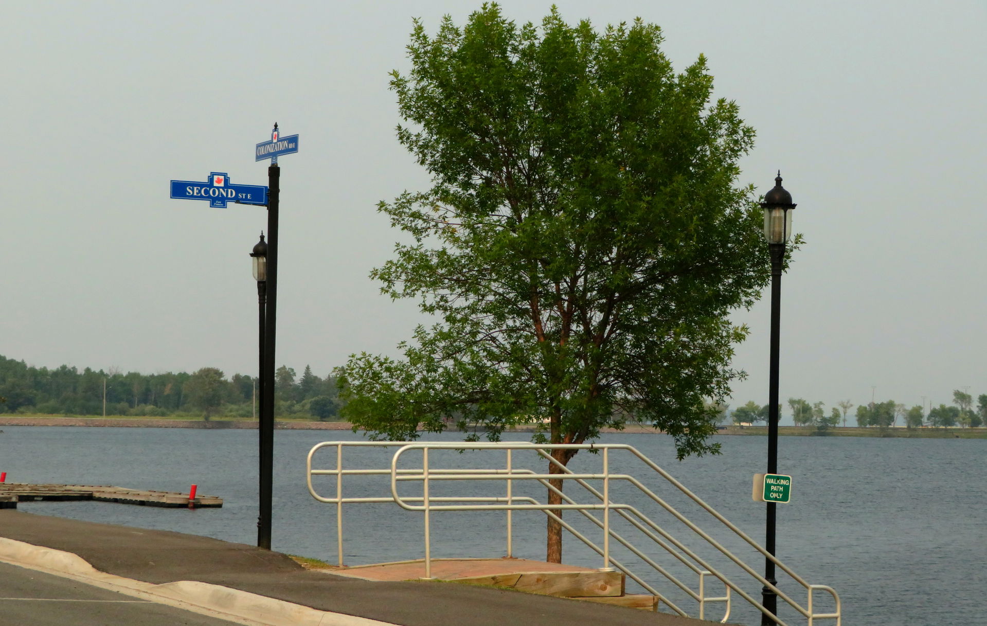 The Rainy River (French: Rivière à la Pluie; Ojibwe: Gojiji-zii…