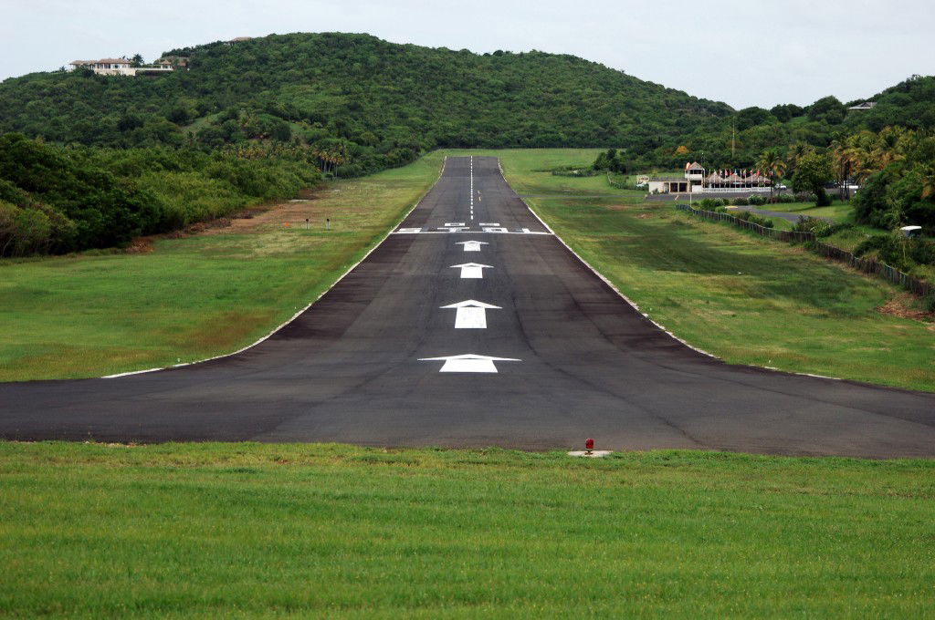 Mustique Airport on Mustique island, Saint Vincent and the Gren…