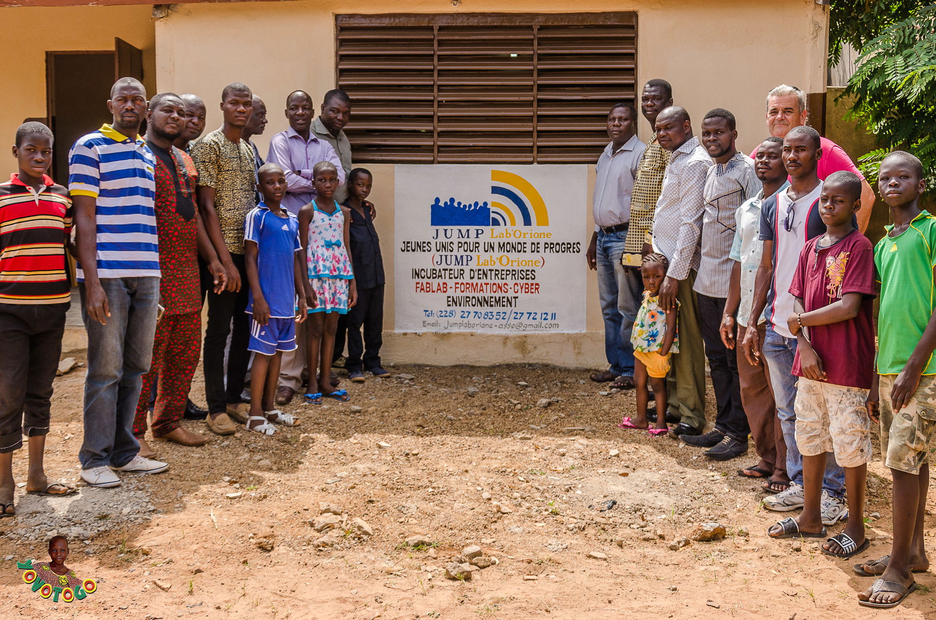 Inauguration du club composé d'une salle informatique de 20 ord…