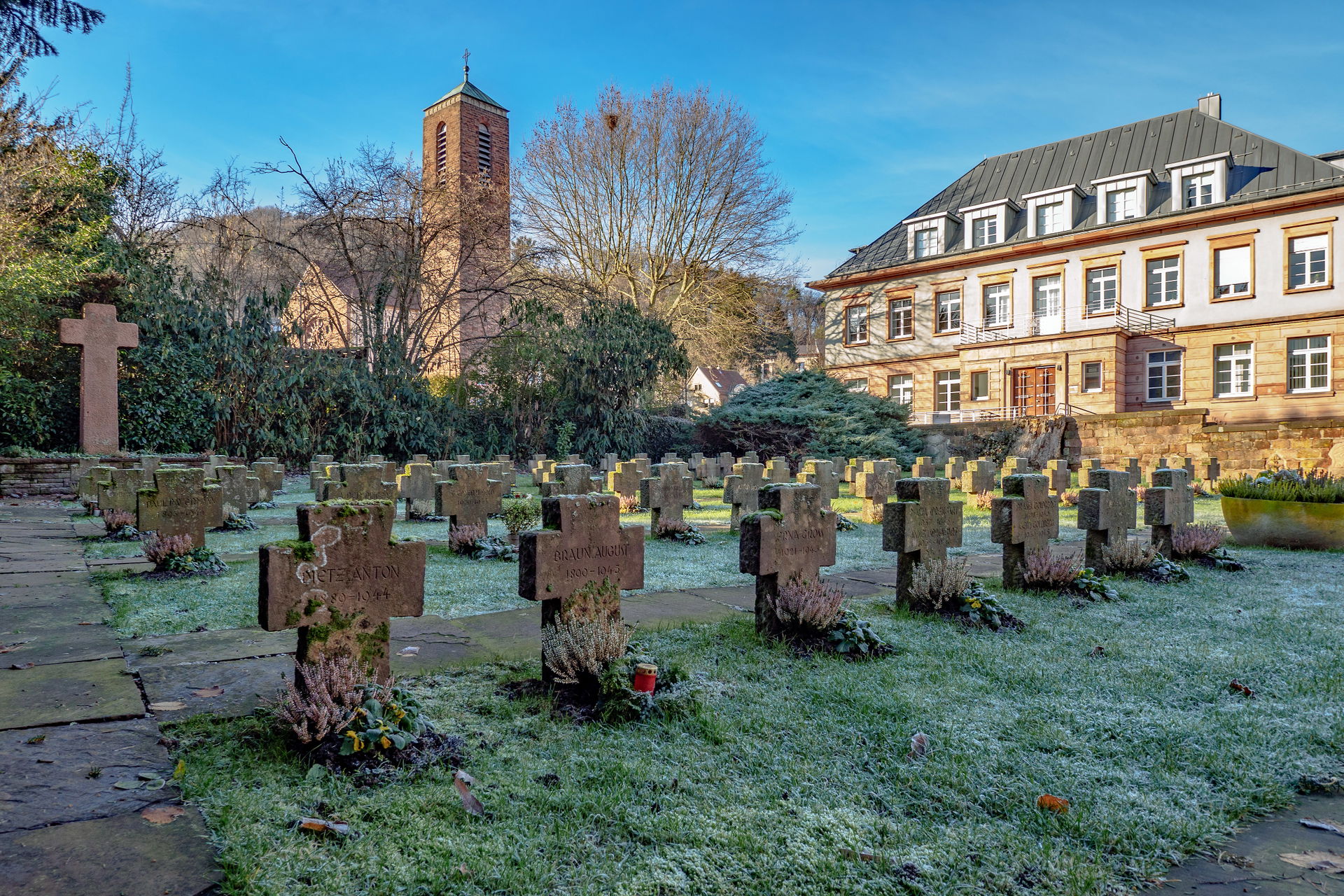 Ehrenfriedhof westlich der Alten Kapelle in Landstuhl. Hier wur…