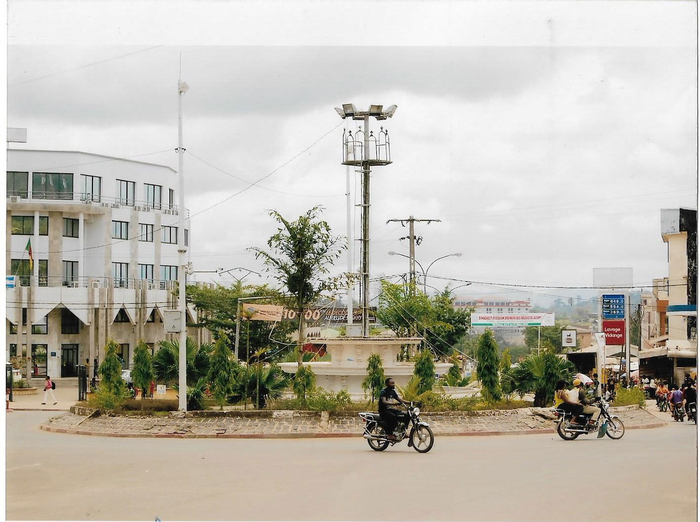 Le lieu dit Carrefour An 2000 dans la ville d'Ebolowa