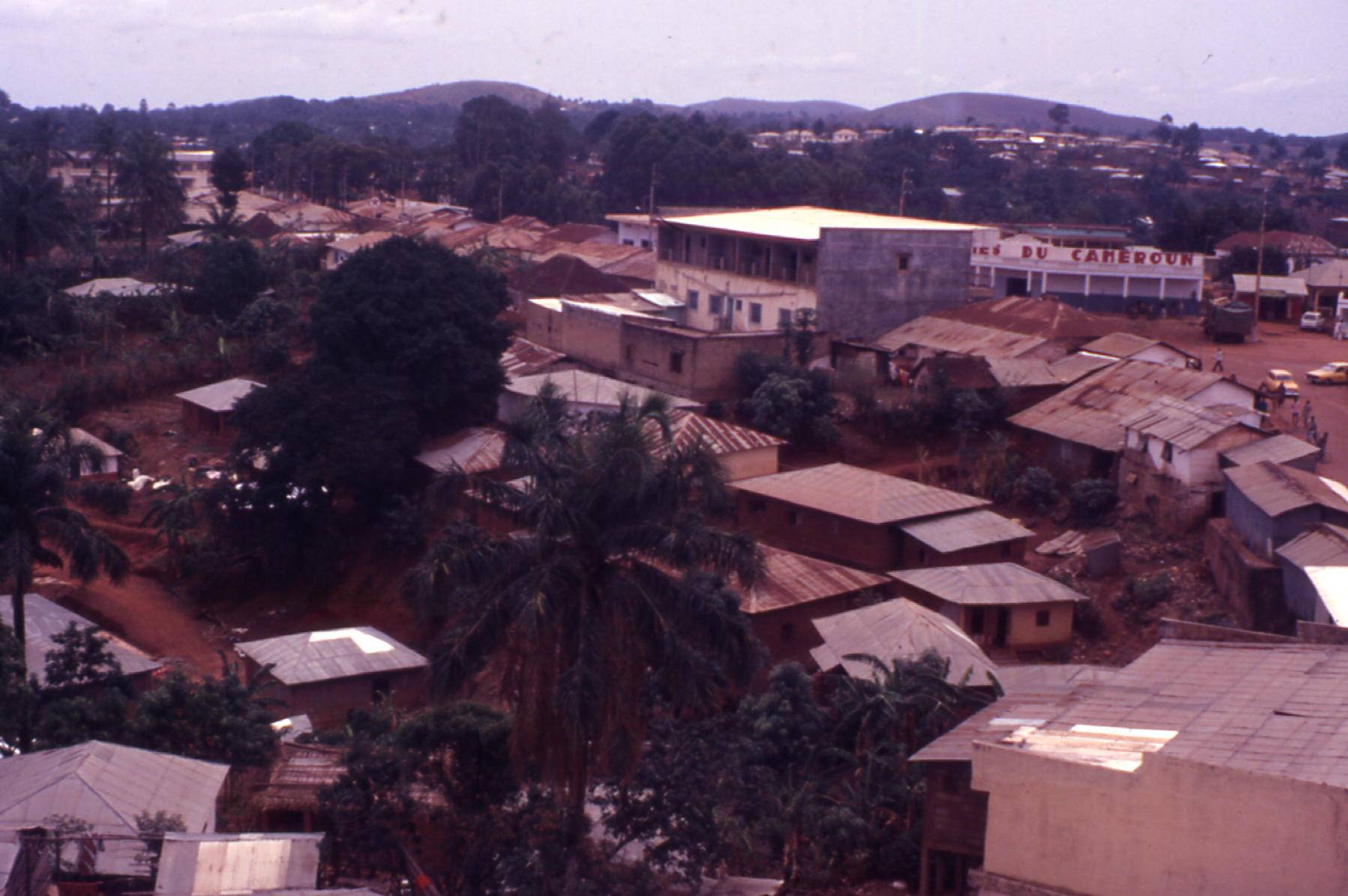 Vue depuis une mosquée de Foumban en mars 1973