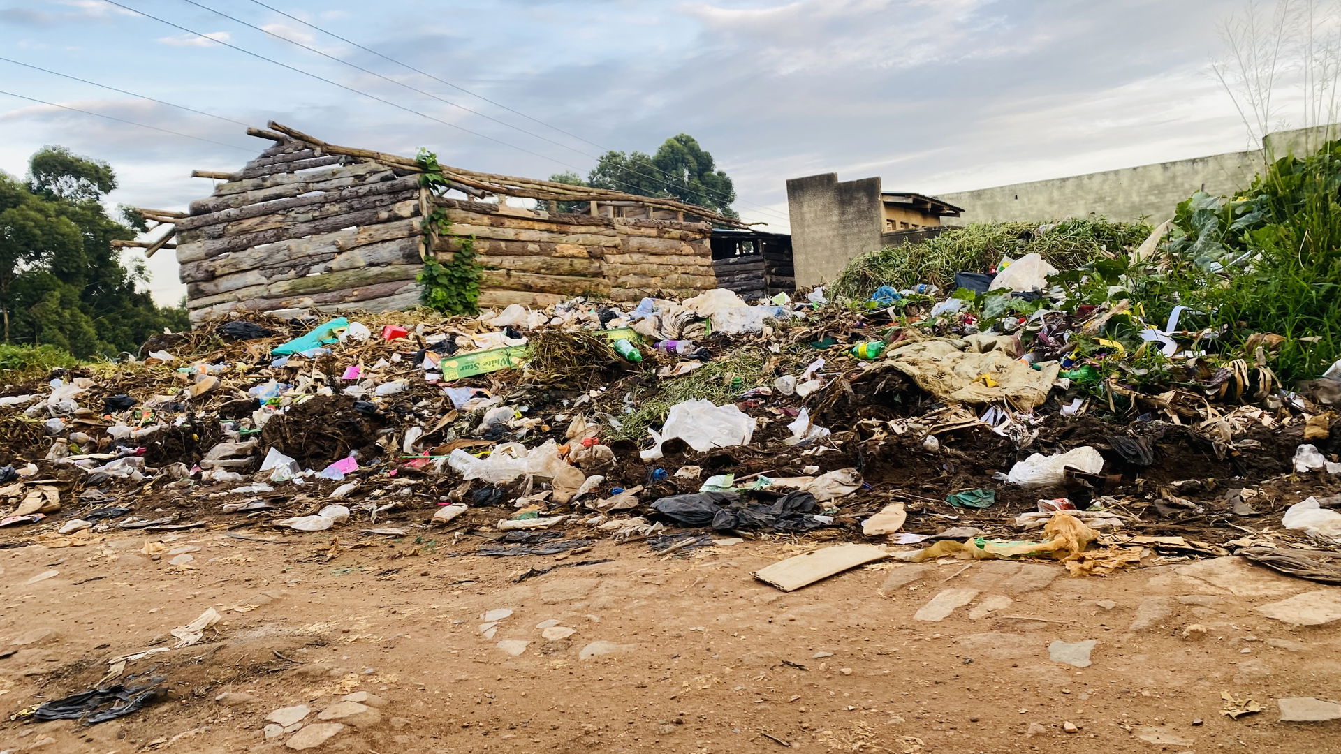 Poor garbage disposal in Kyarushozi town in Kyenjojo district i…