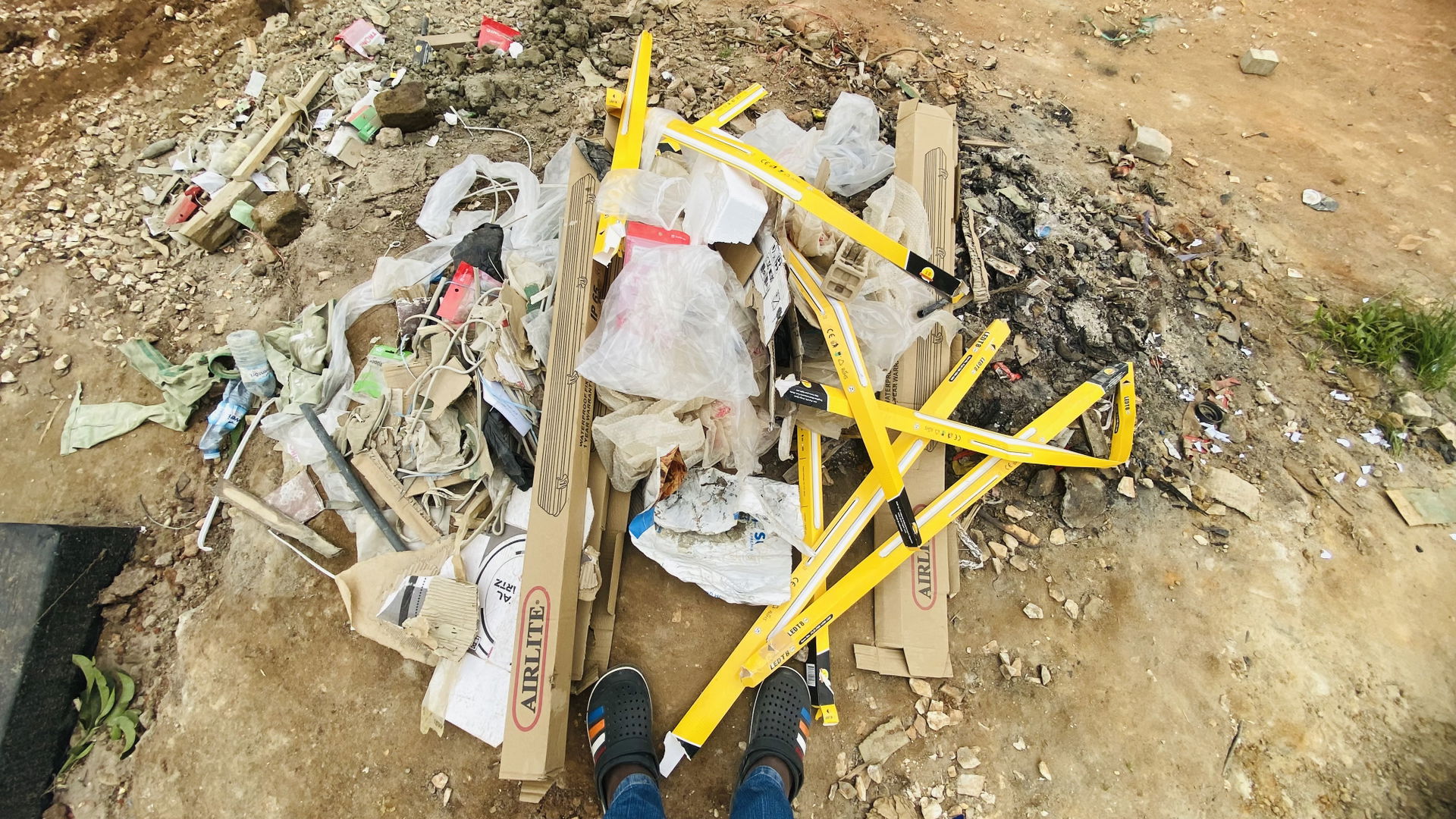 A heap of electrical wastes which include fluorescent tubes cov…