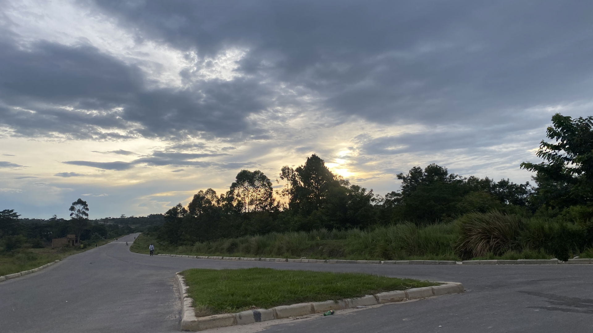Anyanwụ dara na Ntungamo District na Western Uganda