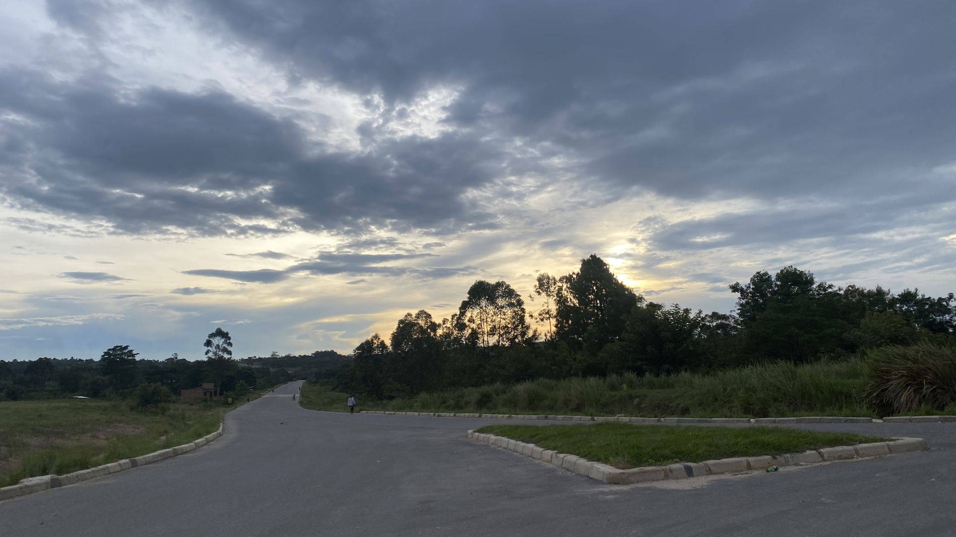Anyanwụ dara na Ntungamo District na Western Uganda