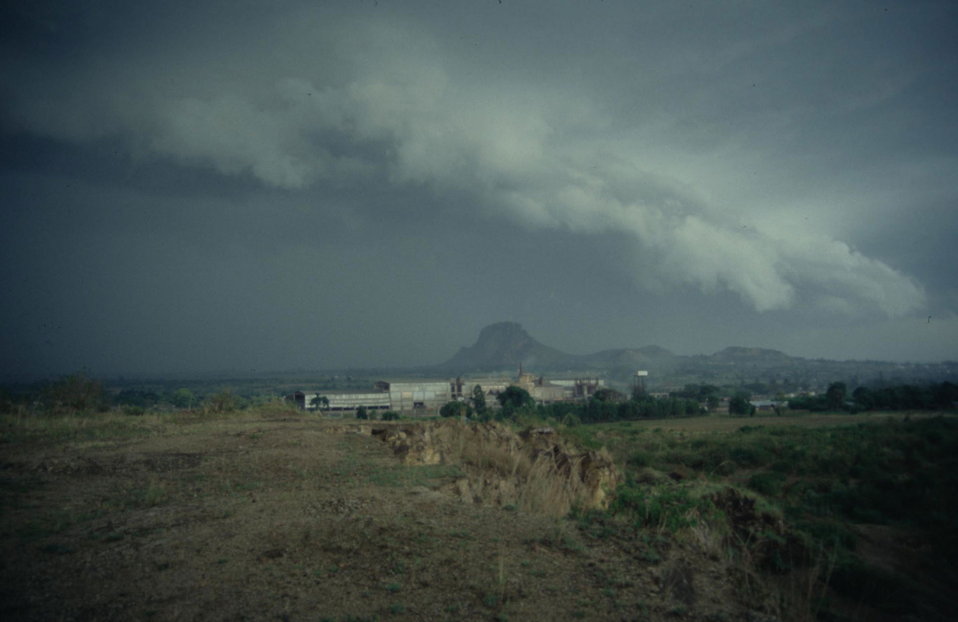 Sturmwolken bei Tororo,E Uganda. Im Hintergrund der Tororo Rock…