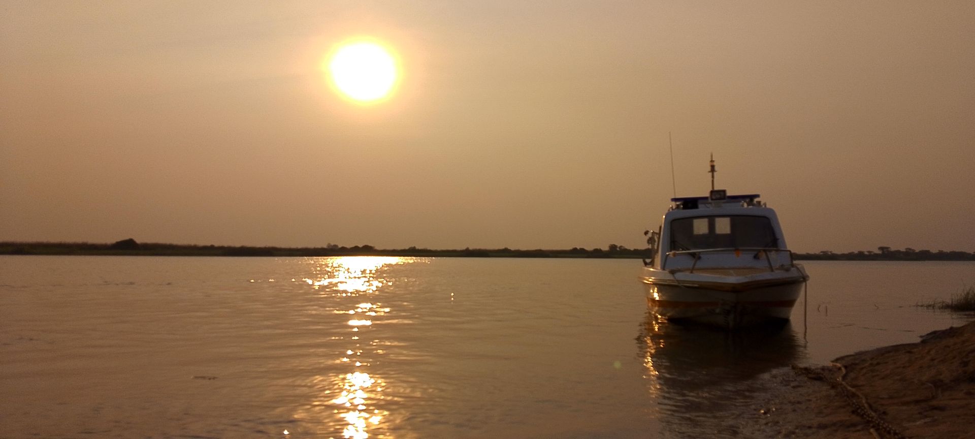 Luapula river on separating The Republic of Congo and Zambia fr…