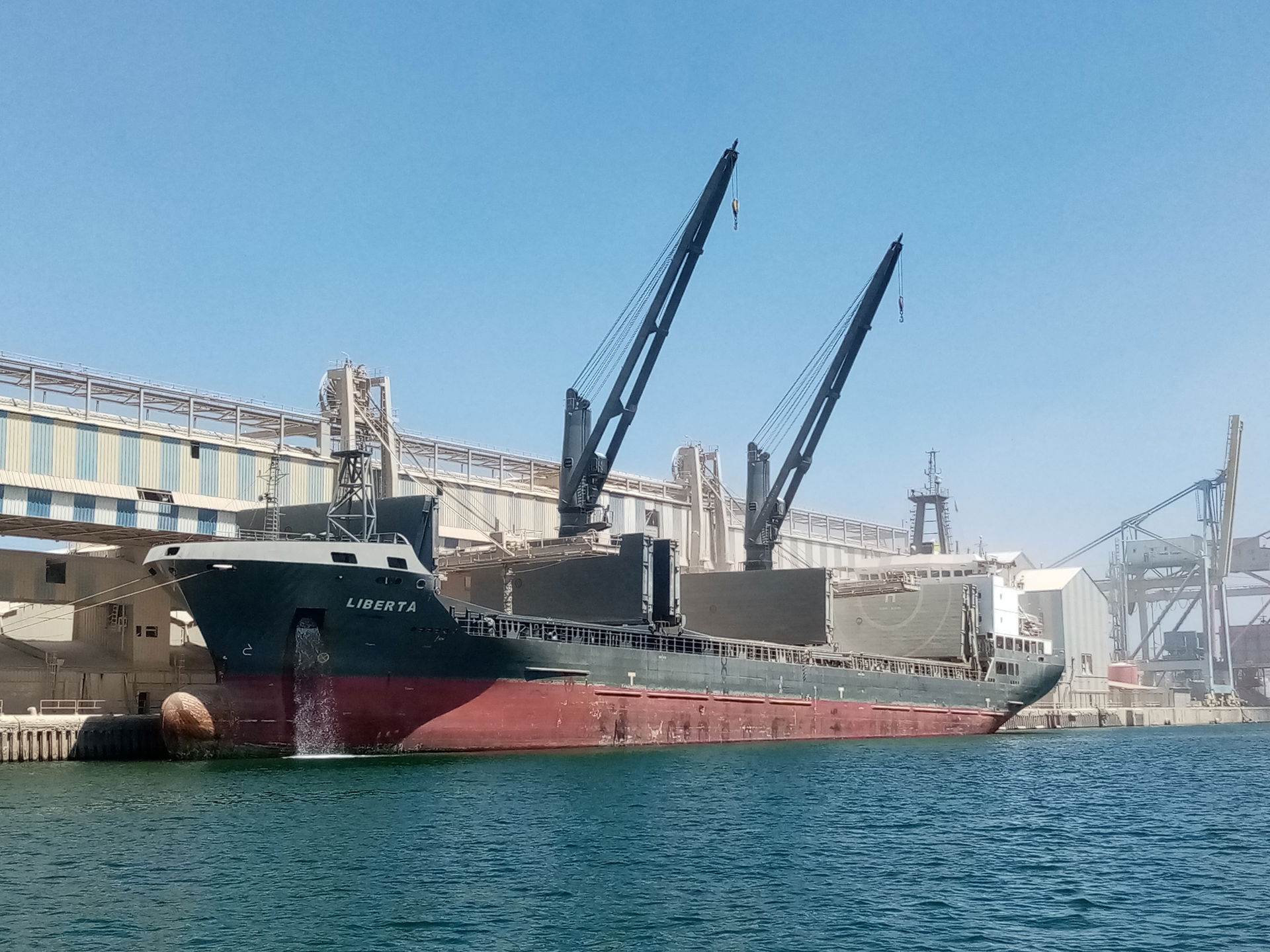 Navire LIBERTA à quai au port de Casablanca - Morocco -
IMO: 93…