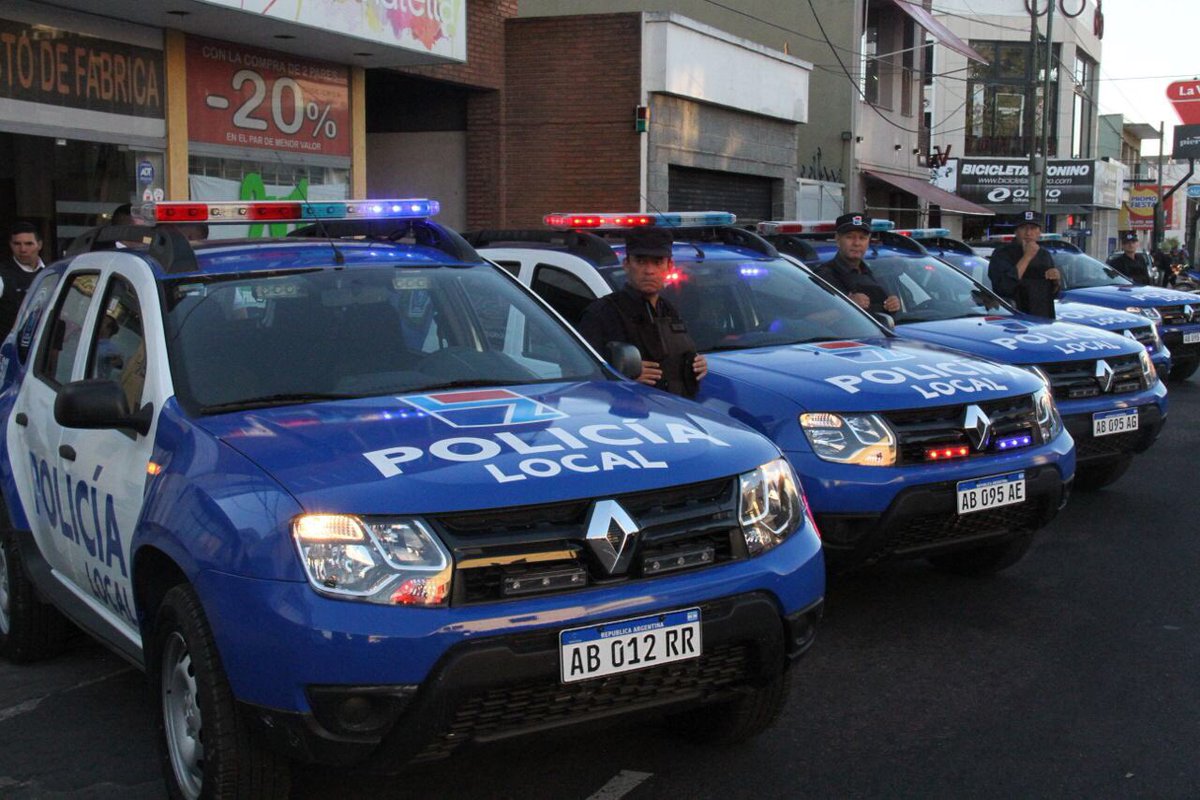 Patrullero Renault Duster de la policía local del municipio de …