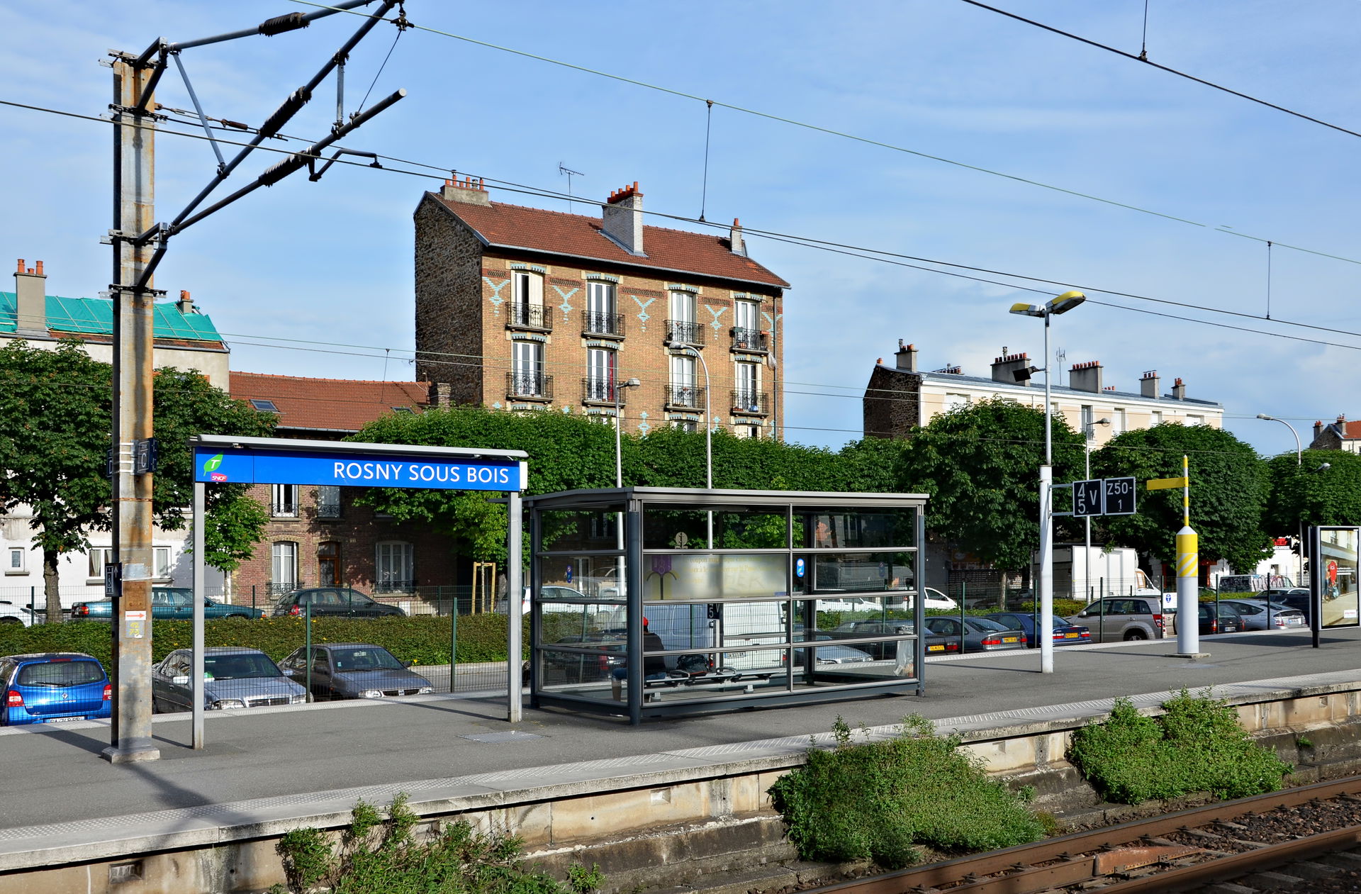 Station platform and buildings, Rosny-sous-Bois station, Seine-…