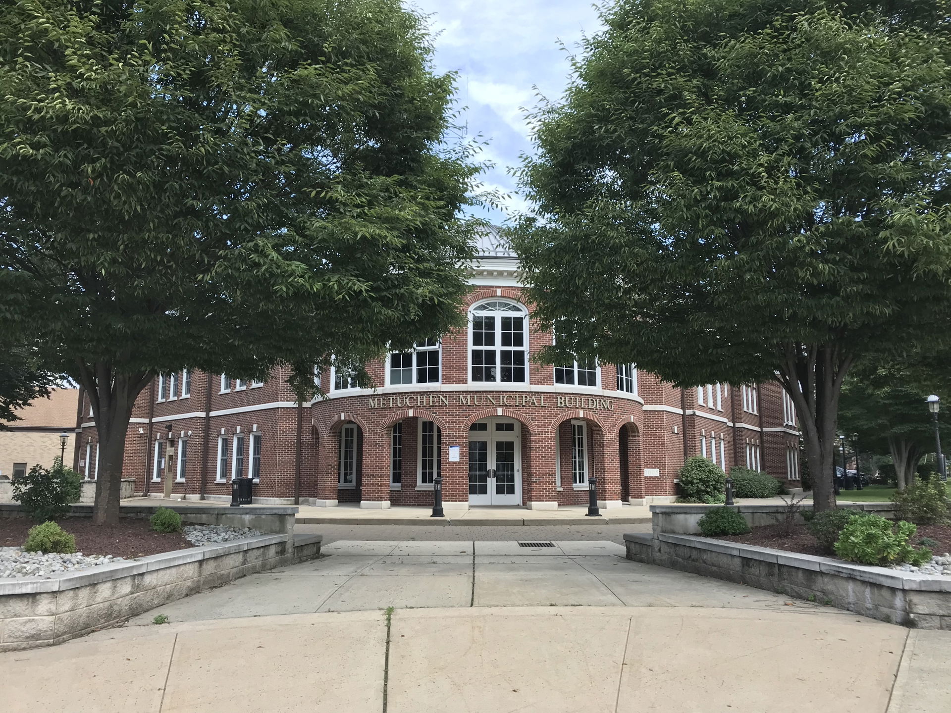 Metuchen Borough Hall is located at 500 Main Street in Metuchen…