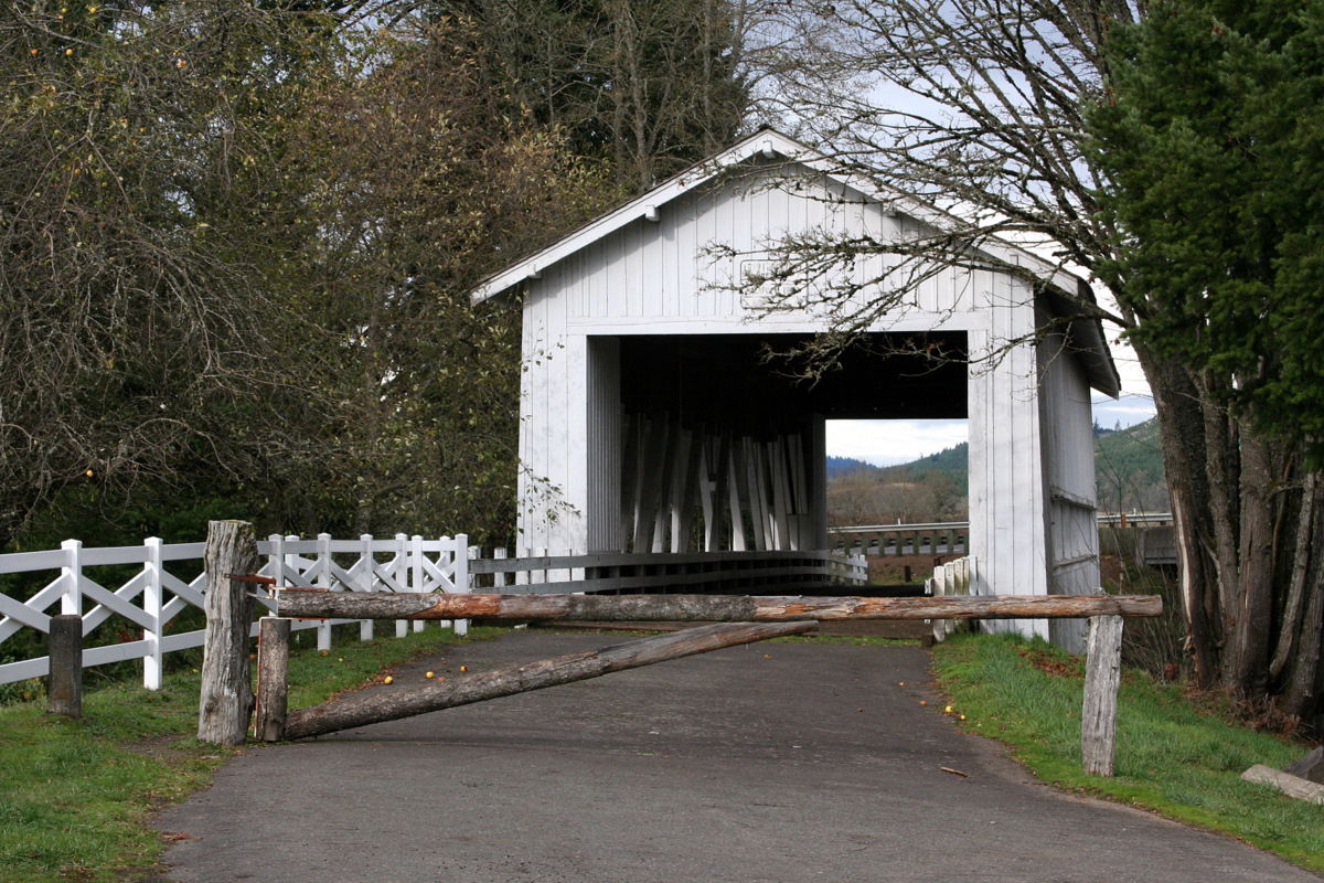 Covered bridge in Crawfordsville, Oregon, USA