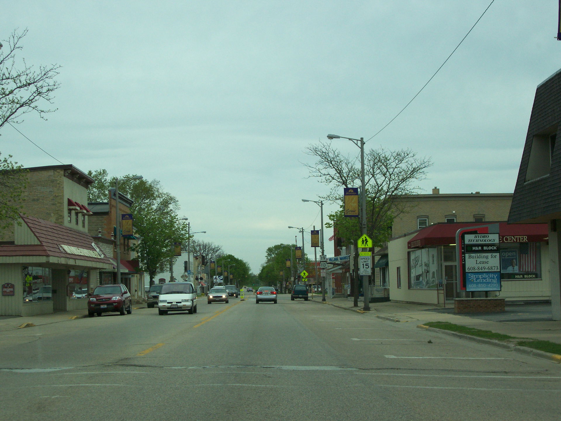 Looking east at en:Waunakee, Wisconsin, USA on en:Wisconsin Hig…