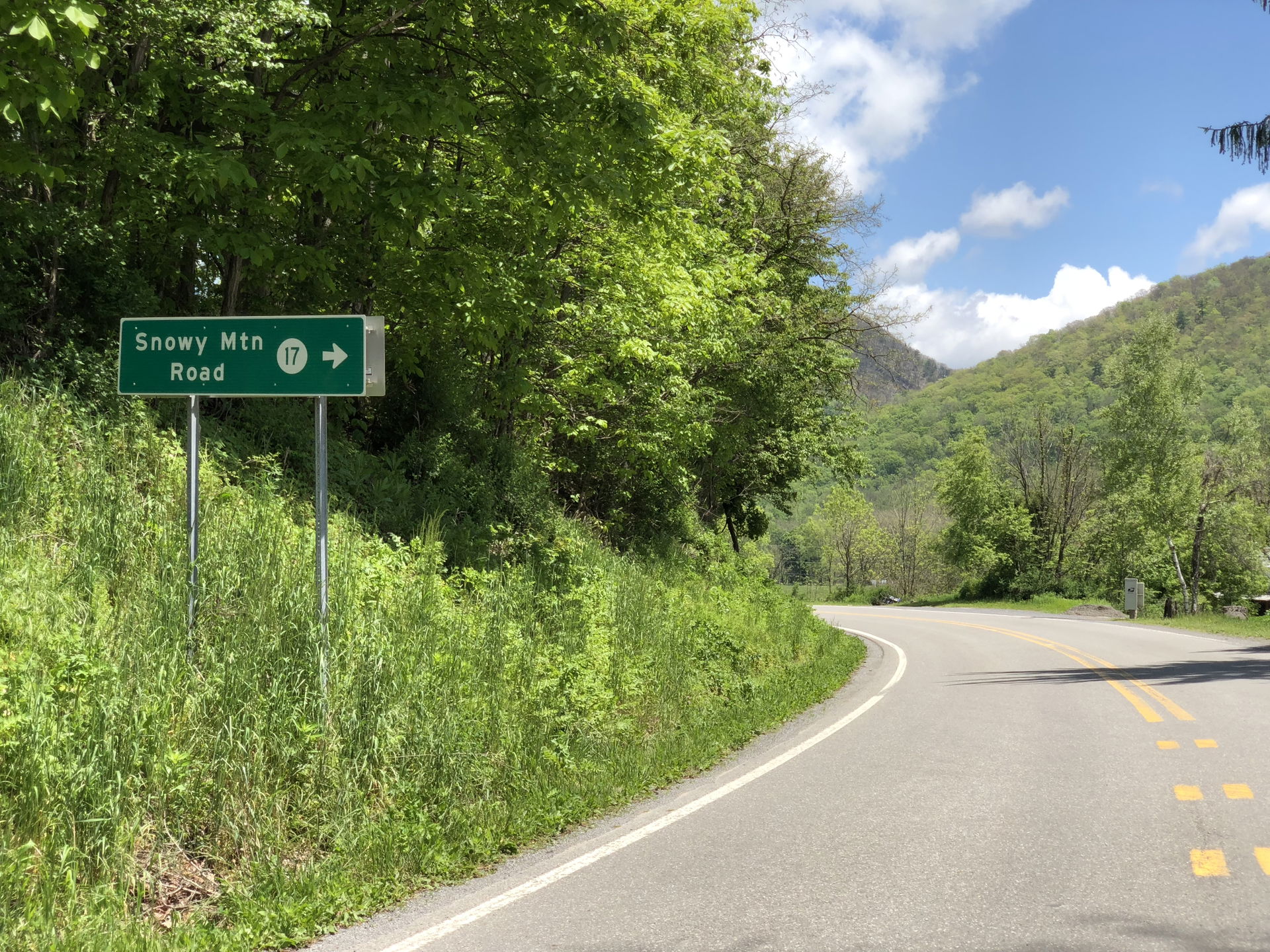 View north along West Virginia State Route 28 (Mount Freedom Dr…