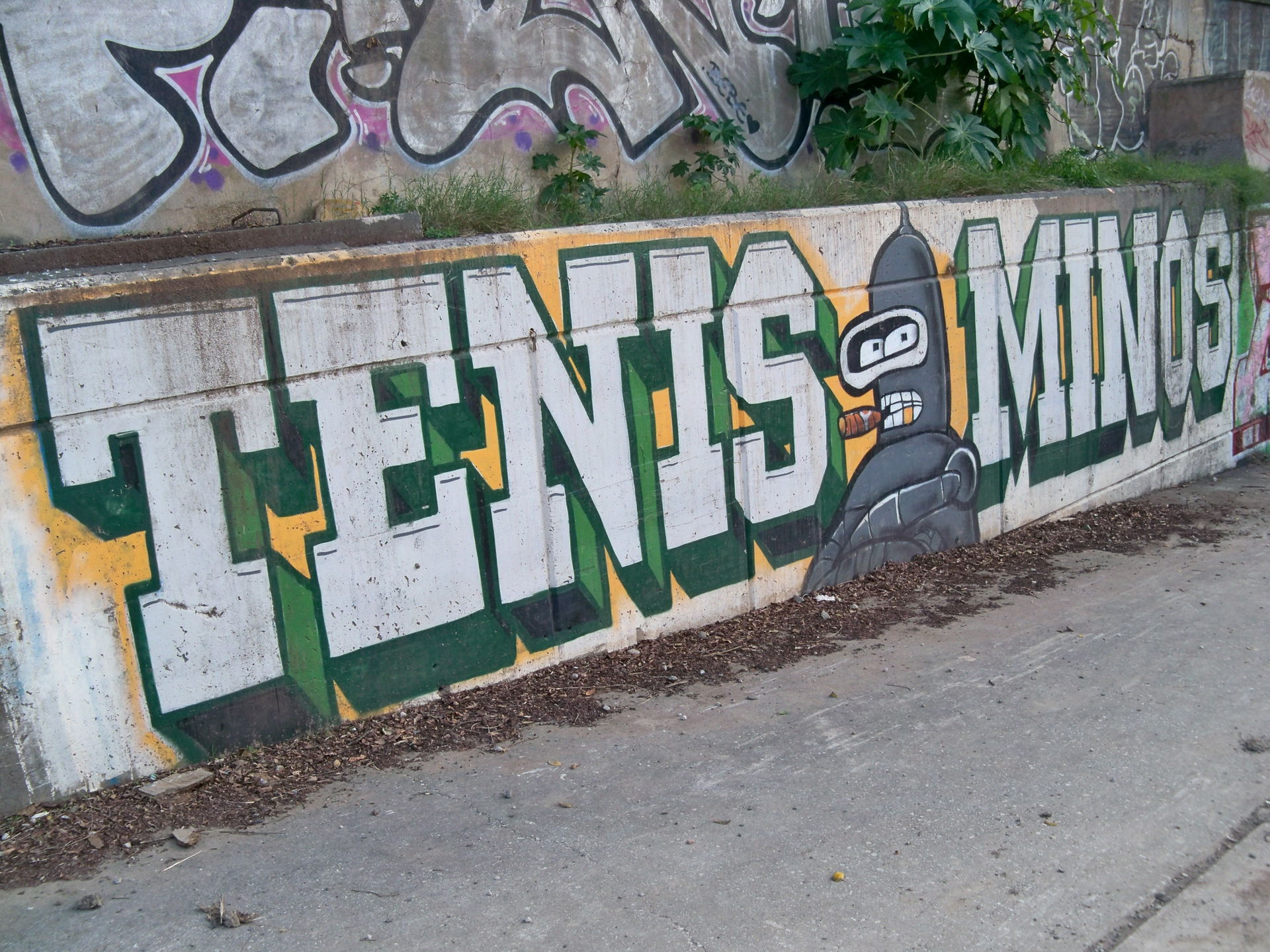 Grafiti de José Luis BorgArt (Tenis Graffiti) y Minos en uno de…