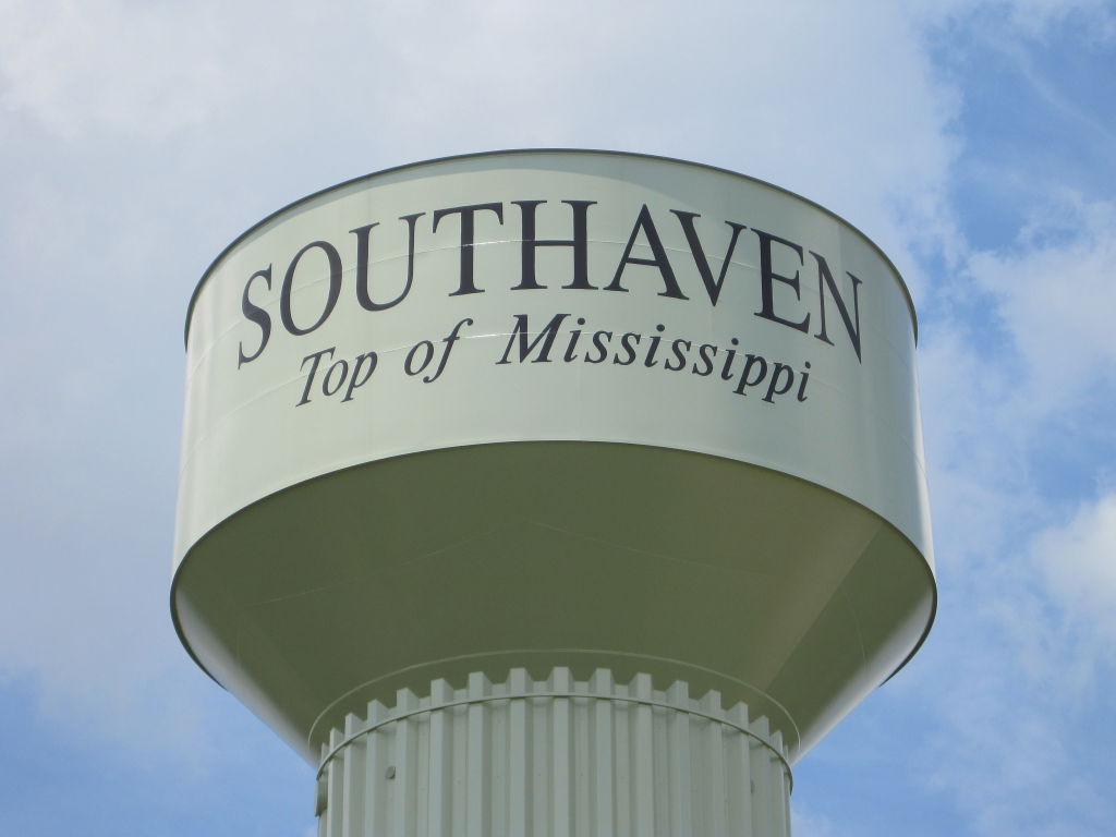 Southaven "Top of Mississippi" Watertower on Starlanding Road i…
