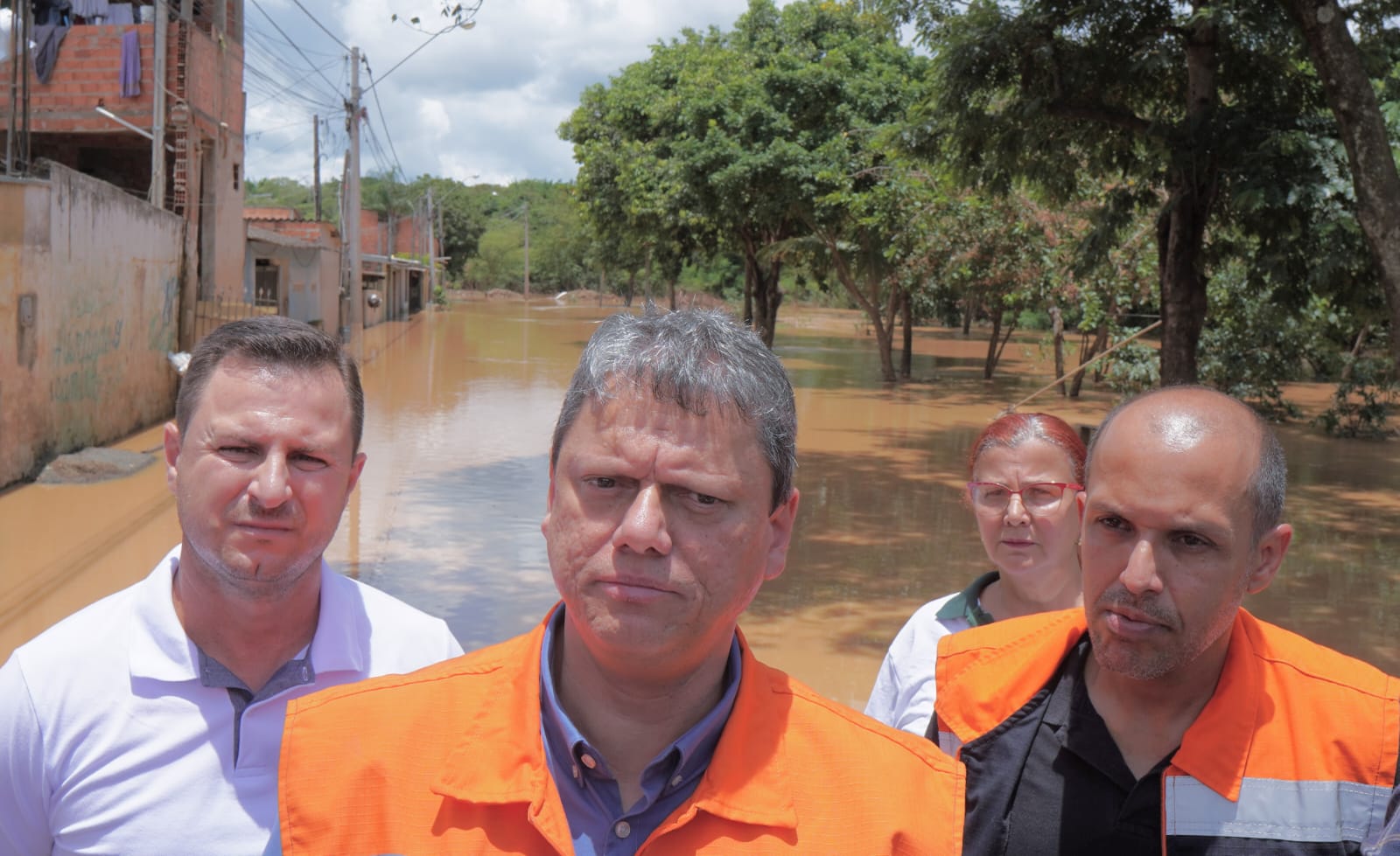 O governador Tarcísio de Freitas e o coordenador estadual da De…
