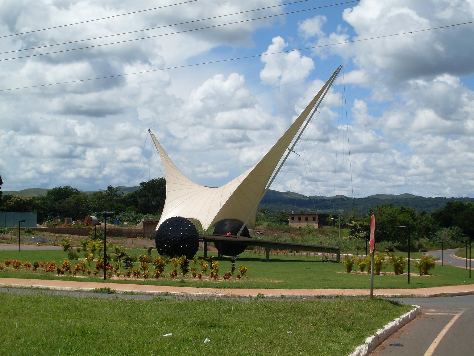 Monumento ao Carro de Boi em Vazante, MG, Brasil